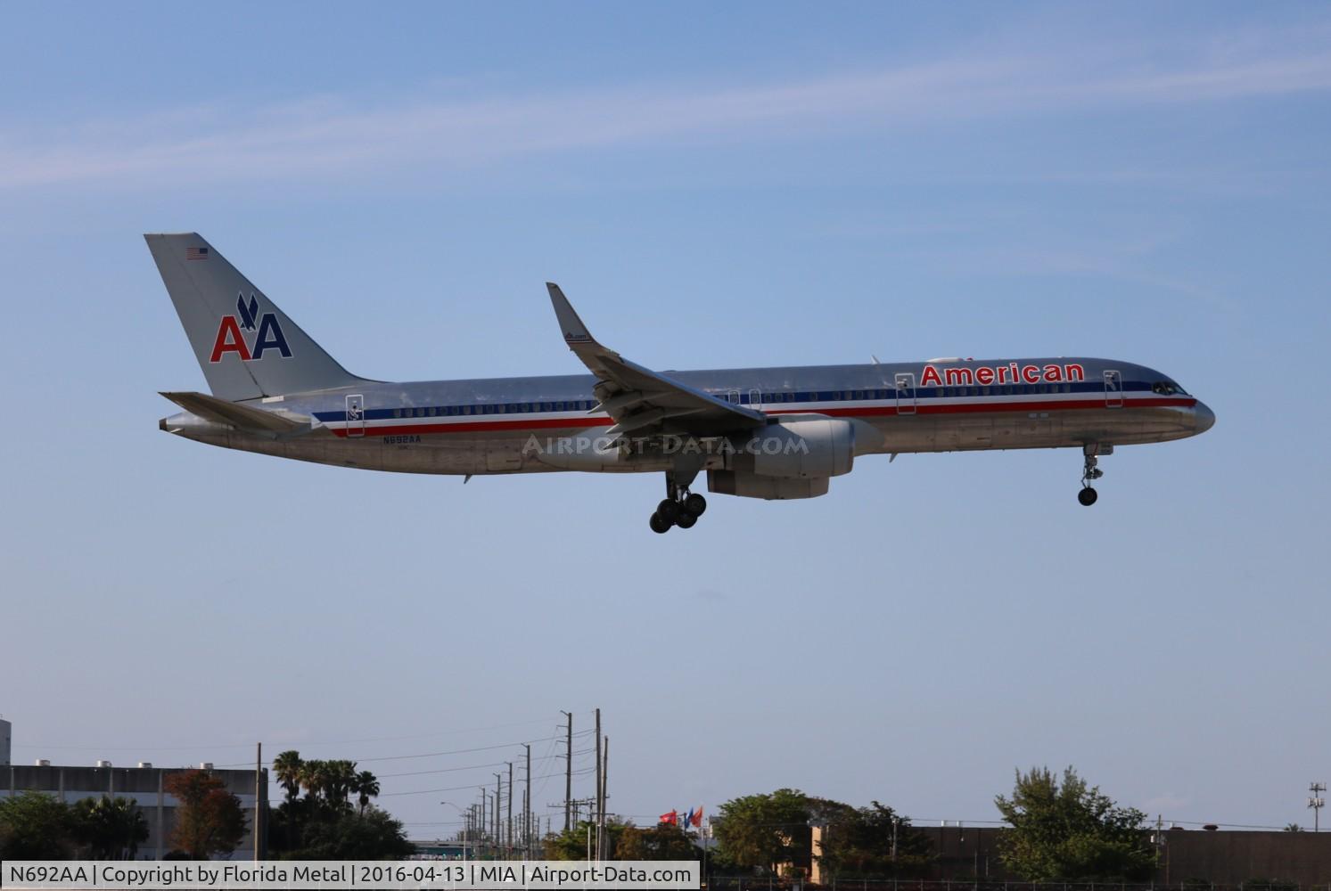 N692AA, 1993 Boeing 757-223 C/N 26972, American