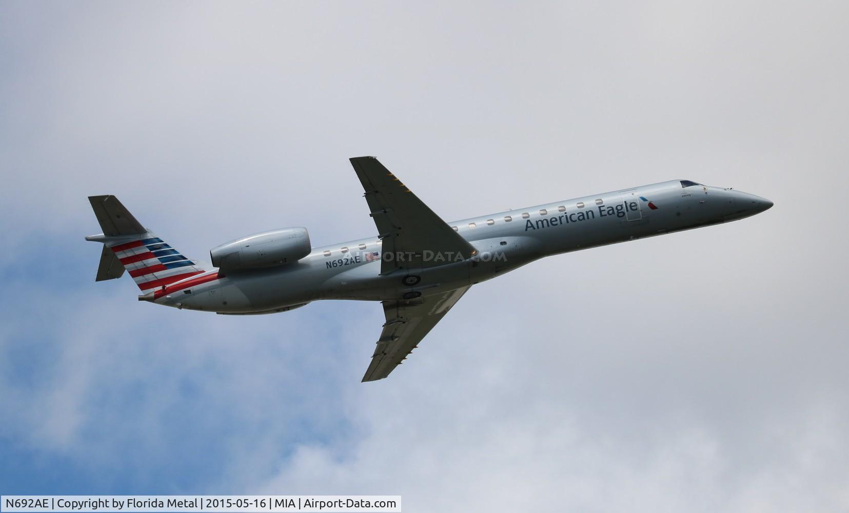 N692AE, 2004 Embraer ERJ-145LR (EMB-145LR) C/N 14500866, American Eagle