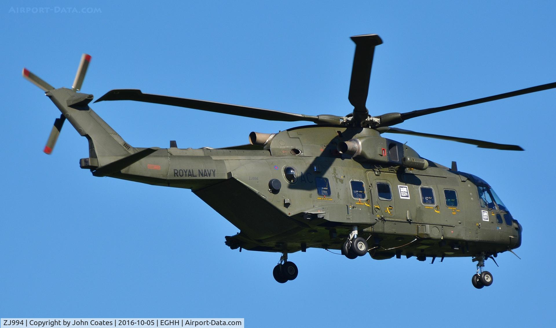 ZJ994, Westland Merlin HC.3A C/N 50121/512005/DEN05, Royal Navy Merlin on finals to 08