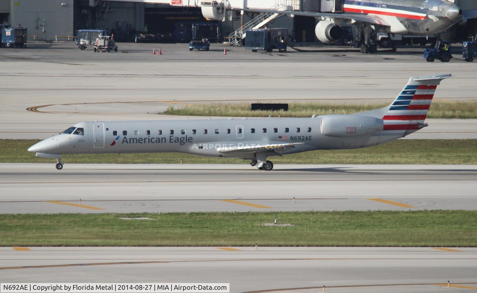 N692AE, 2004 Embraer ERJ-145LR (EMB-145LR) C/N 14500866, American Eagle