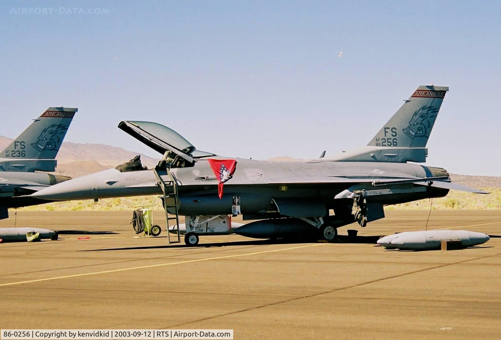 86-0256, 1986 General Dynamics F-16C Fighting Falcon C/N 5C-362, At the 2003 Reno Air Races.
Arkansas ANG.