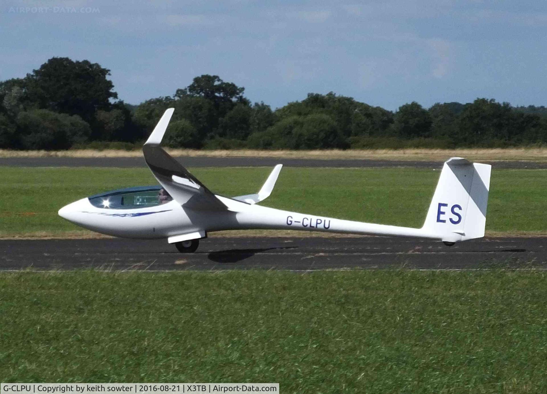 G-CLPU, Schleicher ASW-27-18E C/N 29709, Being towed to runway