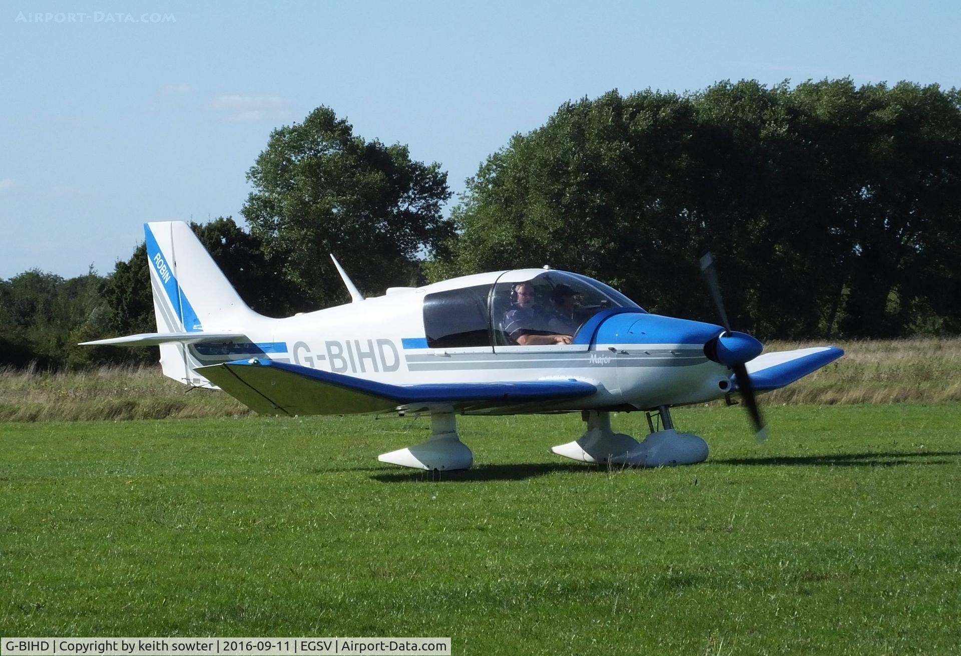G-BIHD, 1980 Robin DR-400-160 Chevalier C/N 1510, TAXYING IN
