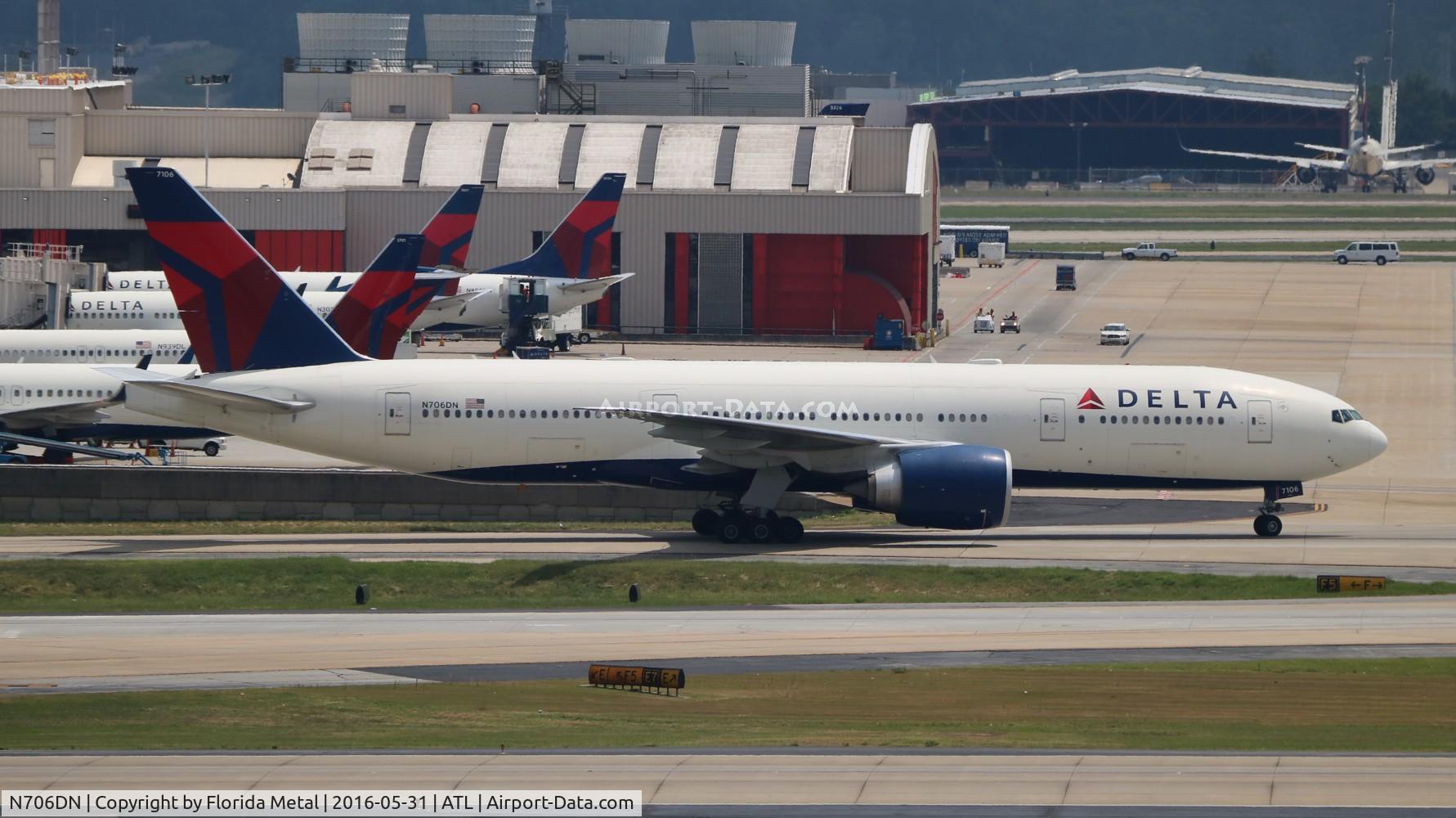 N706DN, Boeing 777-232/LR C/N 30440, Delta