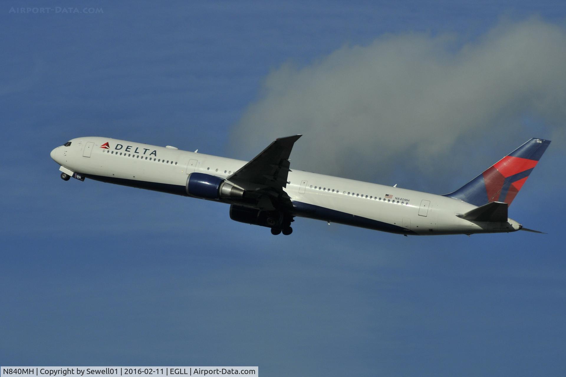 N840MH, 2001 Boeing 767-432/ER C/N 29718, Departing LHR