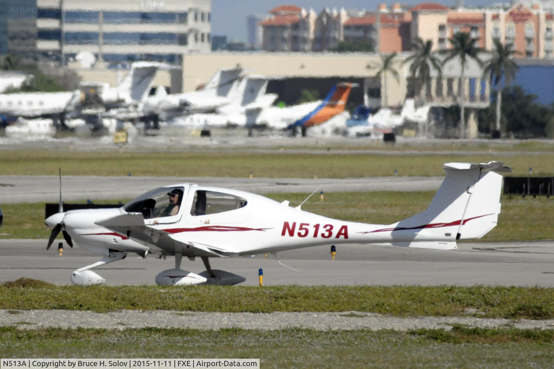 N513A, 2007 Diamond DA-40 Diamond Star C/N 40.844, ready for departure