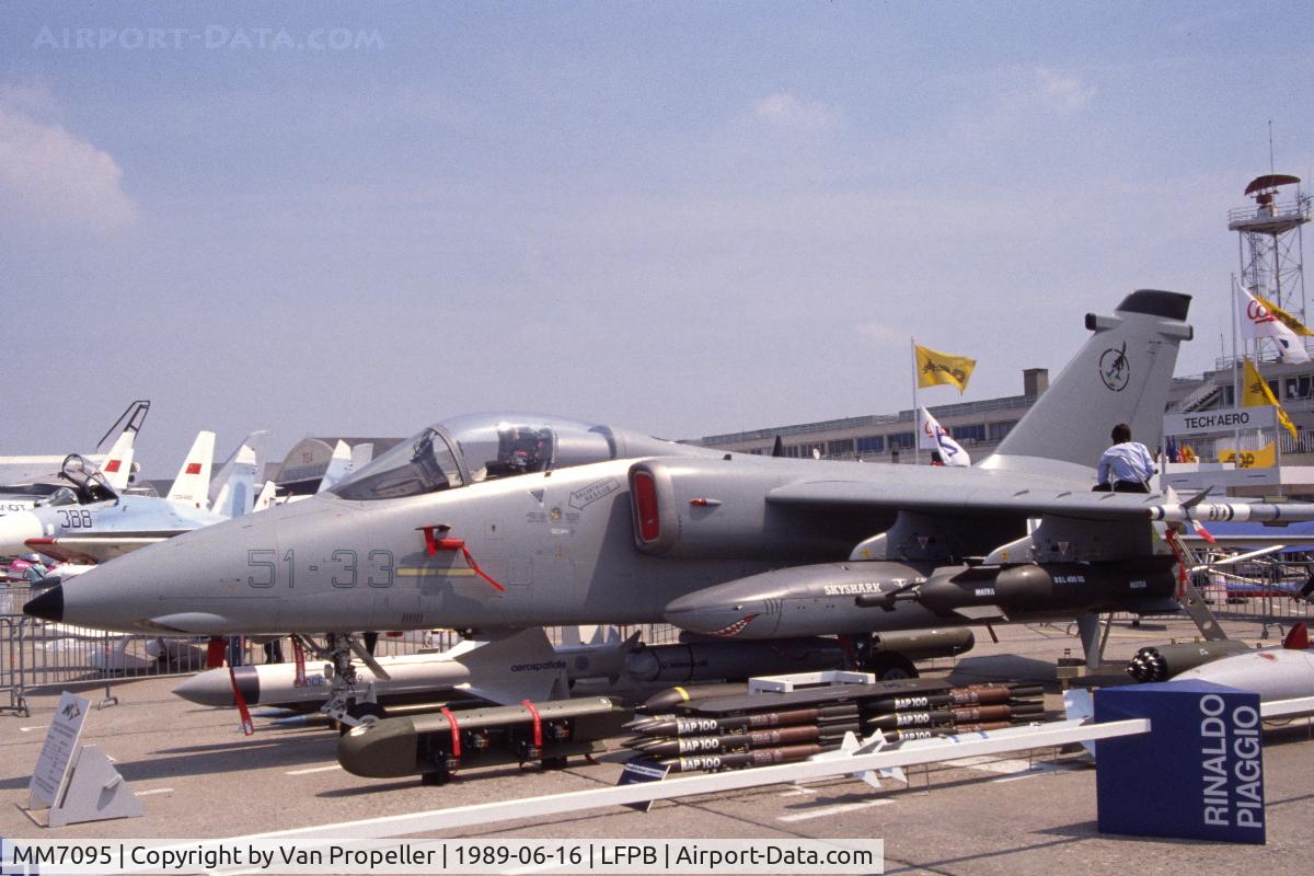 MM7095, 1989 AMX International AMX C/N IX007, AMX of the Italian Air Force presented at Le Bourget, 1989 (51-33)