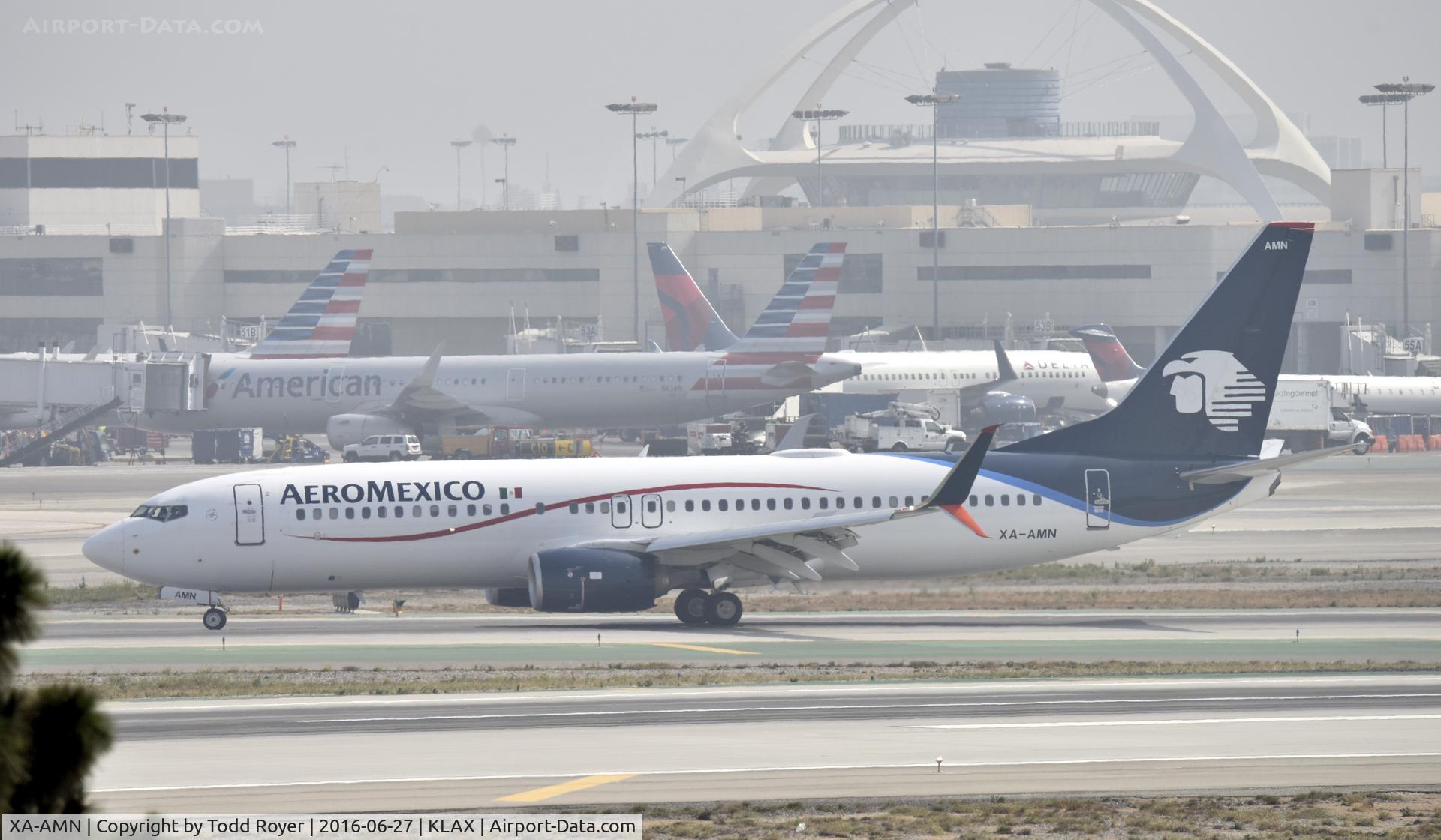 XA-AMN, 2014 Boeing 737-852 C/N 39945, Arriving at LAX on a foggy morning