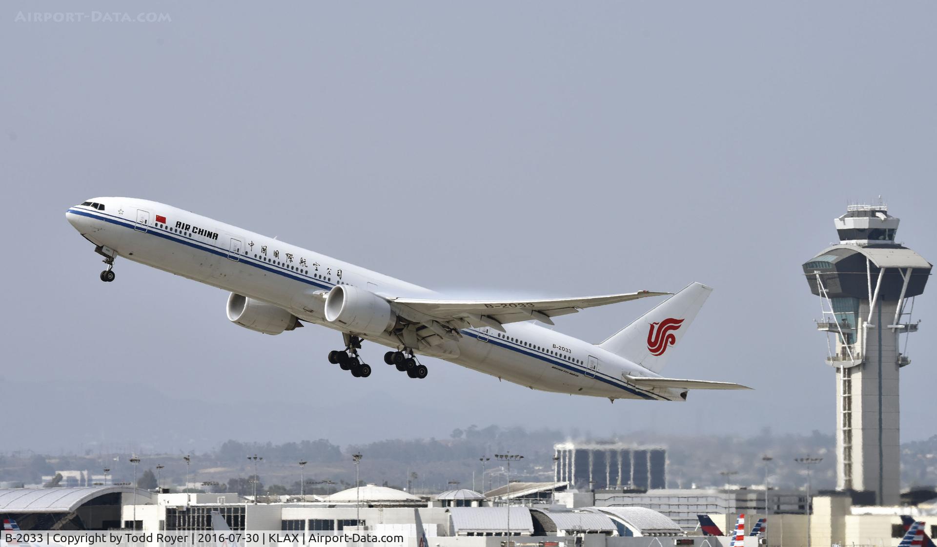 B-2033, 2012 Boeing 777-39L/ER C/N 38673, Departing LAX