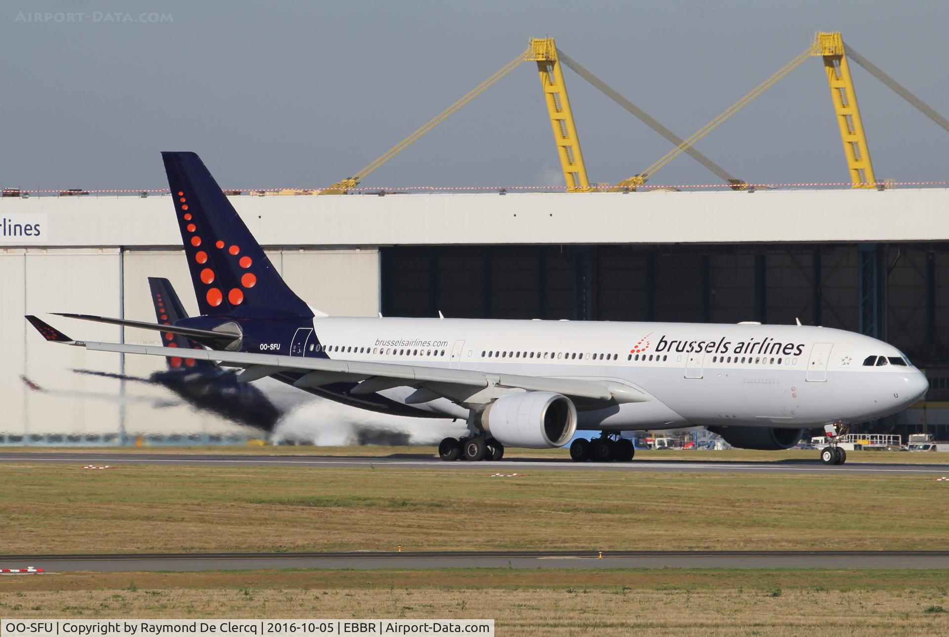 OO-SFU, 2000 Airbus A330-223 C/N 324, Full throttle for take off on rwy 07R.