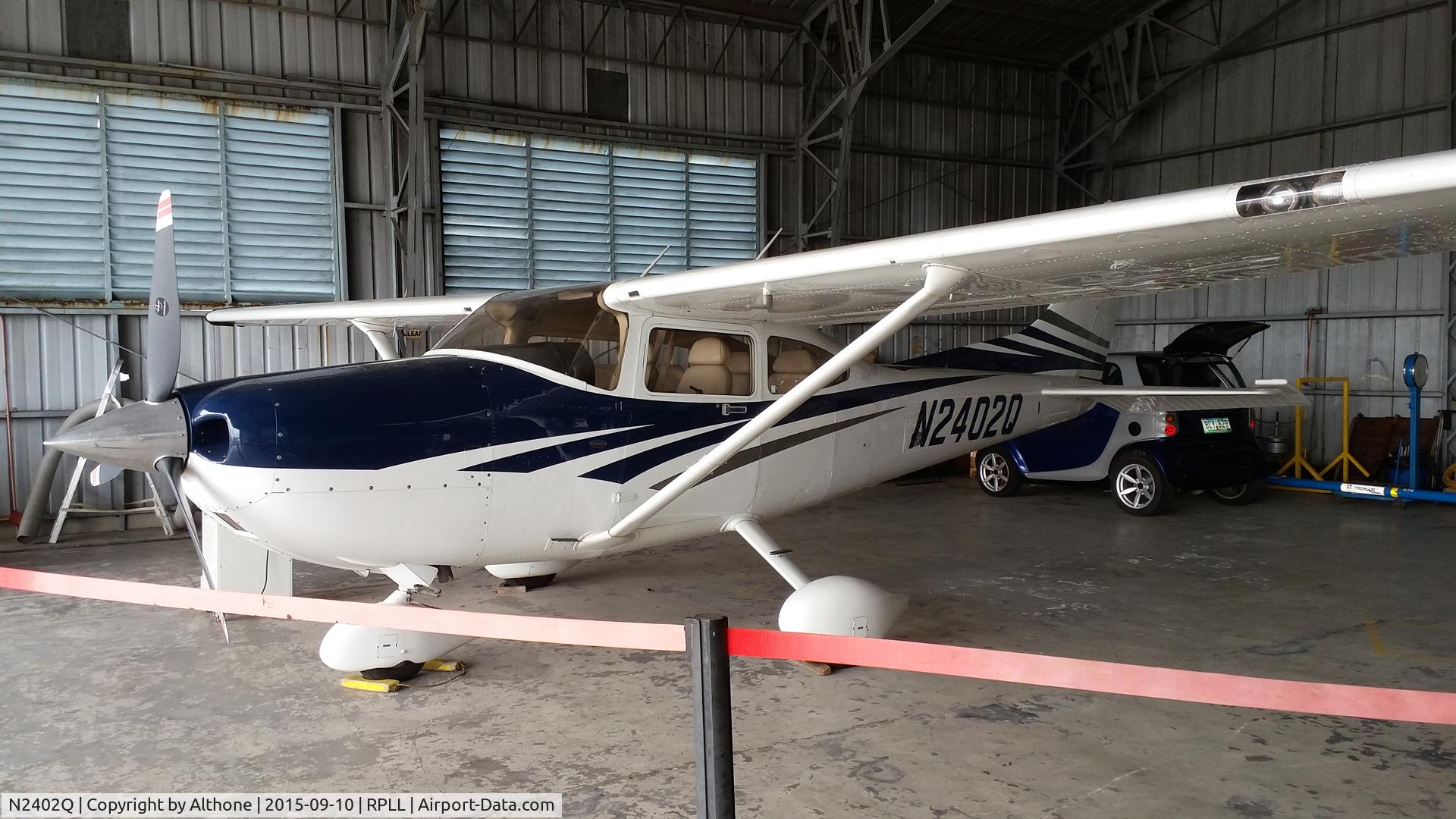 N2402Q, 2006 Cessna 182T Skylane C/N 18281756, Passed by a hangar at NAIA and saw this nice bird