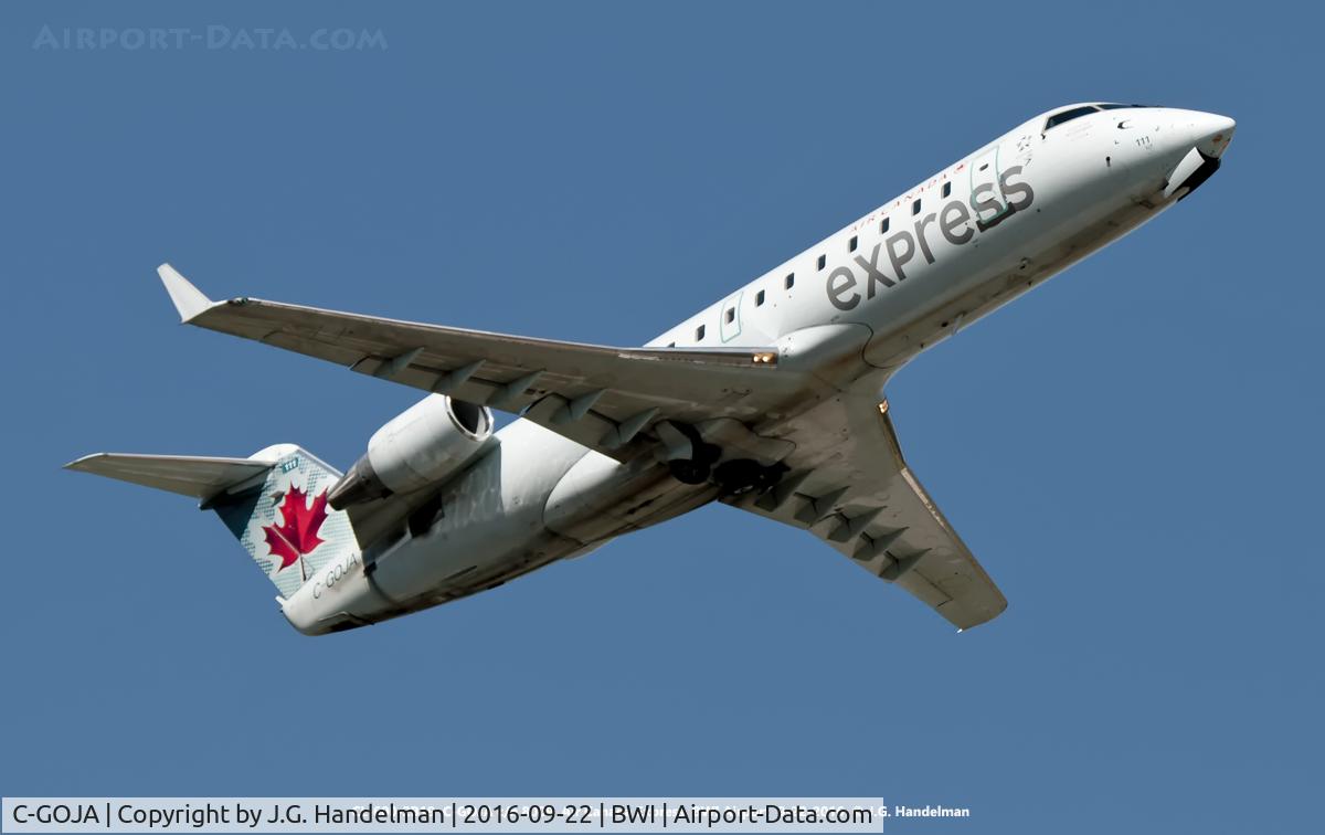 C-GOJA, 2005 Bombardier CRJ-200ER (CL-600-2B19) C/N 8009, Take off from 15R.