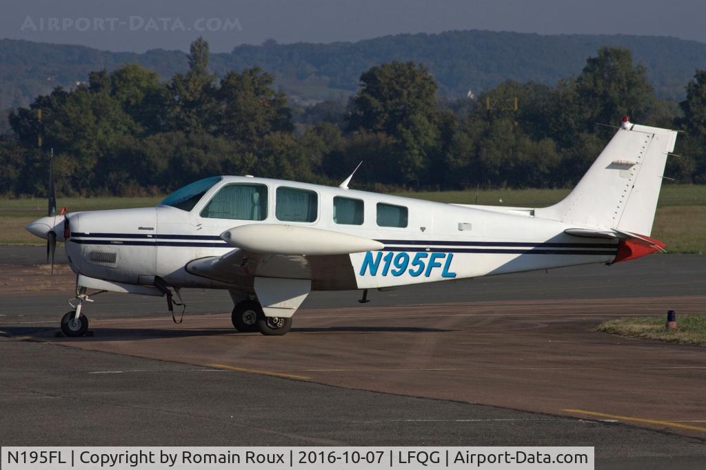 N195FL, 1991 Beechcraft A36 Bonanza C/N E-2619, Parked
