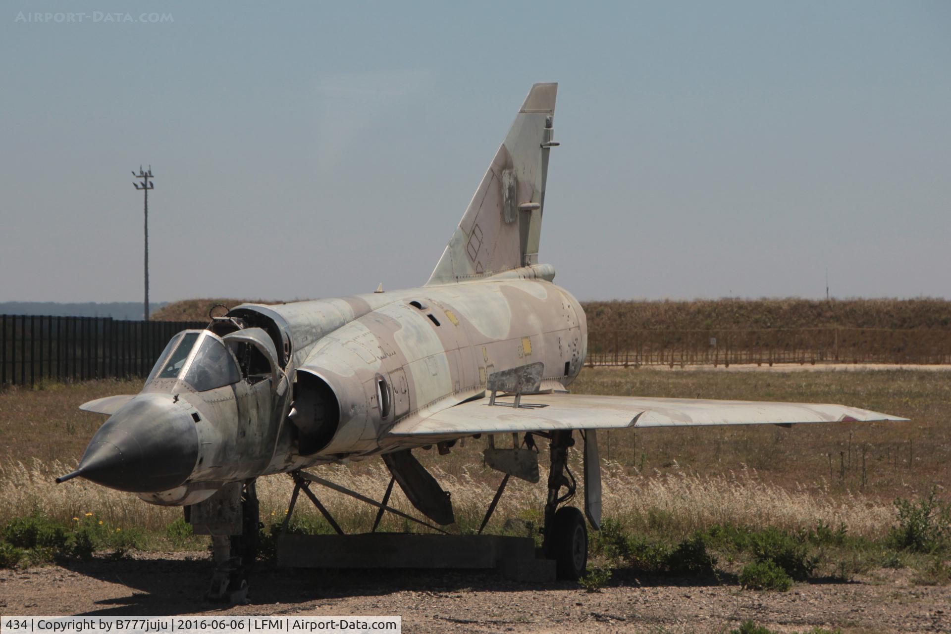 434, Dassault Mirage IIIE C/N 434, at Istres, for training