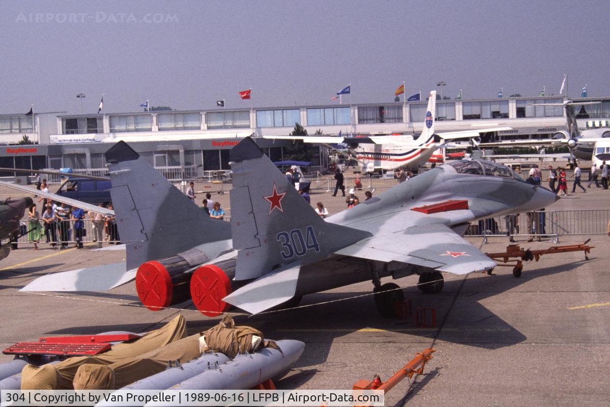 304, Mikoyan-Gurevich MiG-29UB (9-51) C/N N50903008134, Mikoyan MiG-29UB Fulcrum-B at Le Bourget, 1989