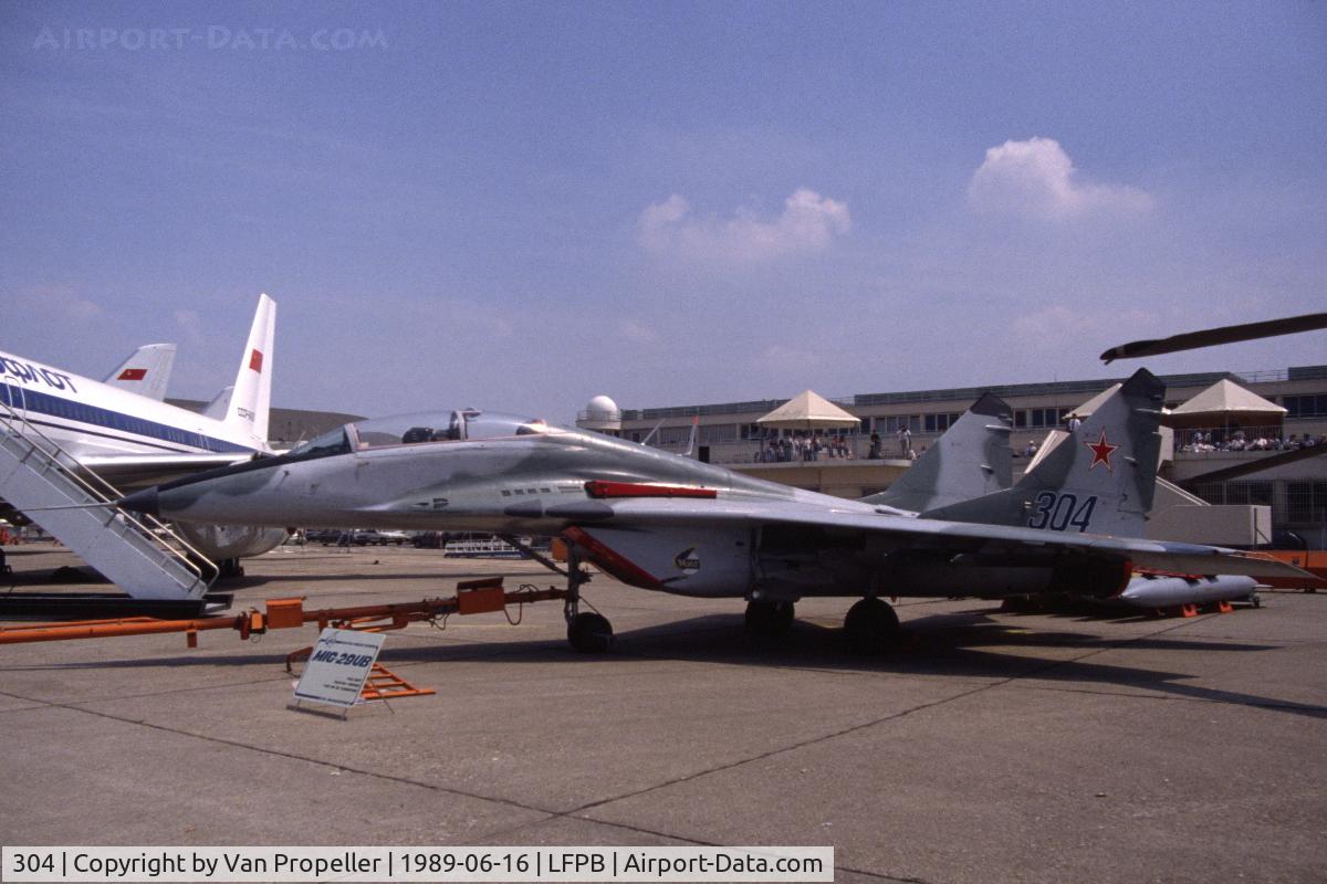 304, Mikoyan-Gurevich MiG-29UB (9-51) C/N N50903008134, Mikoyan MiG-29UB Fulcrum-B at Le Bourget, 1989