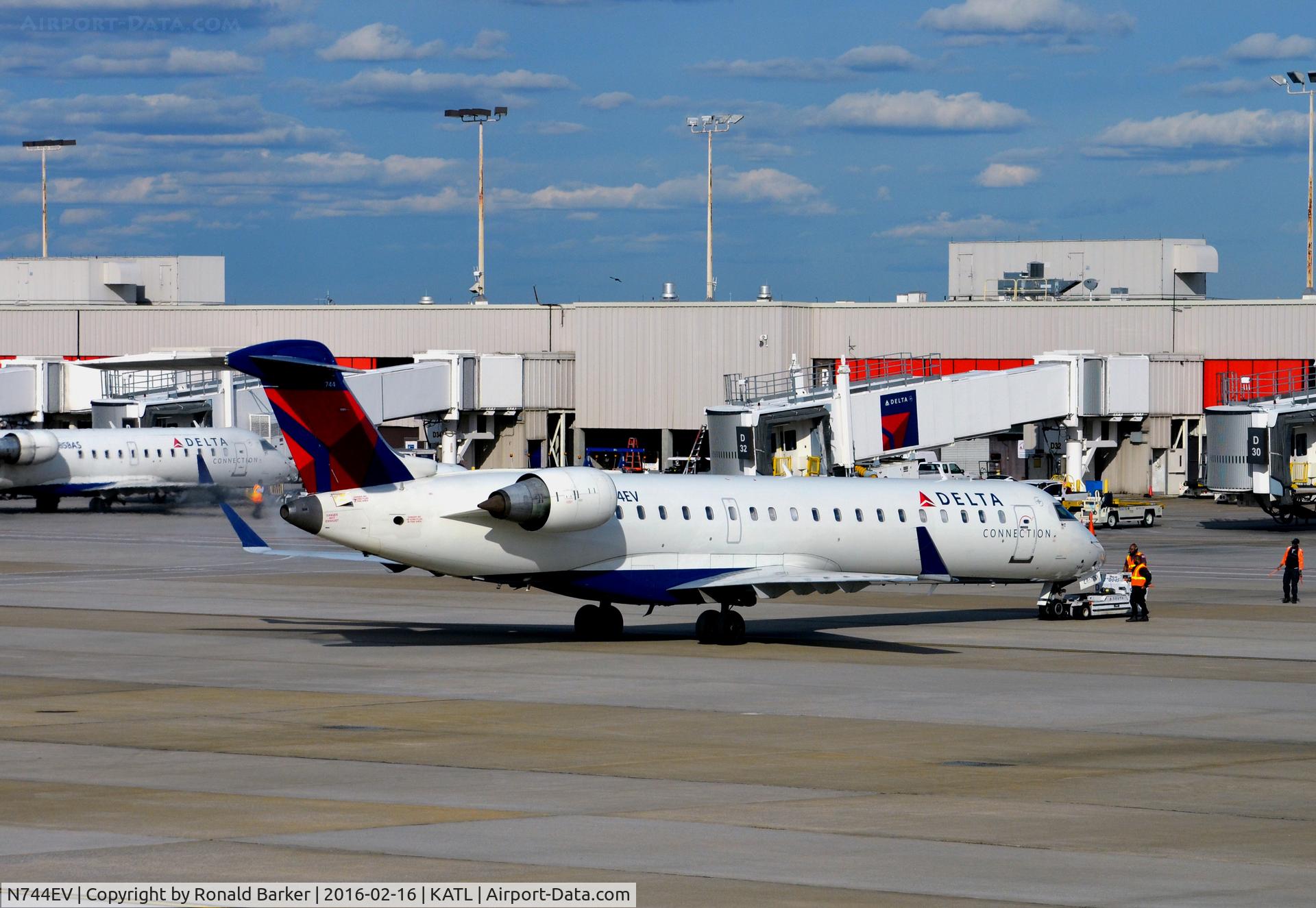 N744EV, 2004 Canadair CRJ-700 (CL-600-2C10) Regional Jet C/N 10157, Pushback ATL