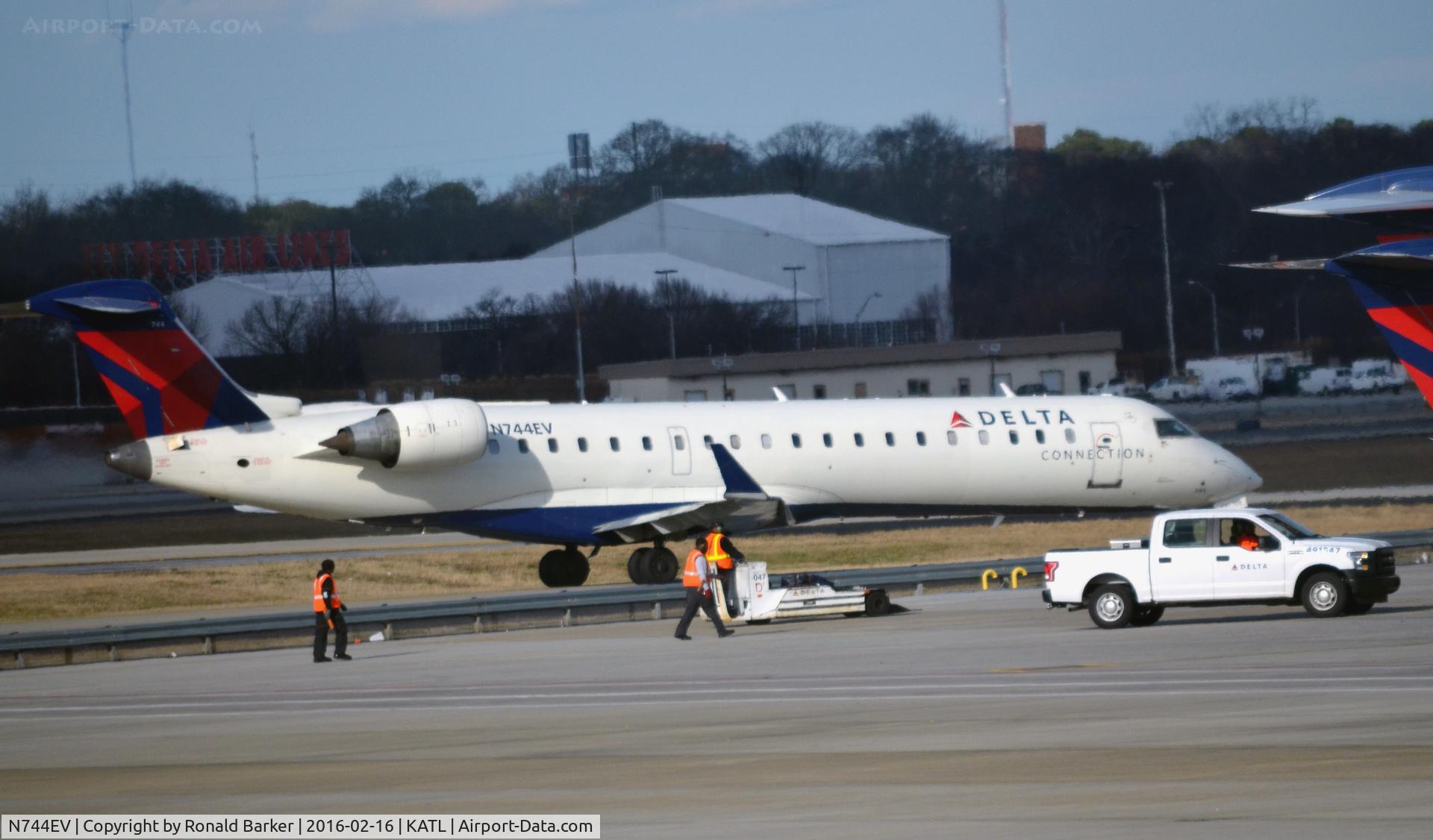 N744EV, 2004 Canadair CRJ-700 (CL-600-2C10) Regional Jet C/N 10157, Taxi for takeoff Atlanta