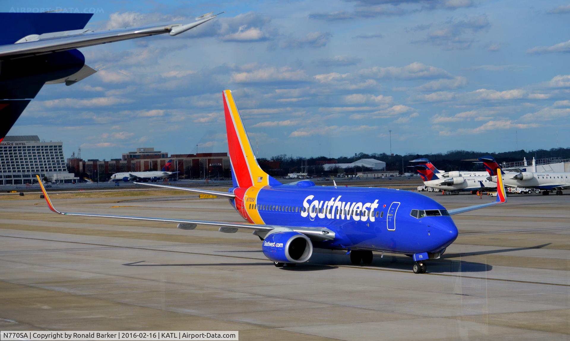N770SA, 2000 Boeing 737-7H4 C/N 30589, Taxi ATL
