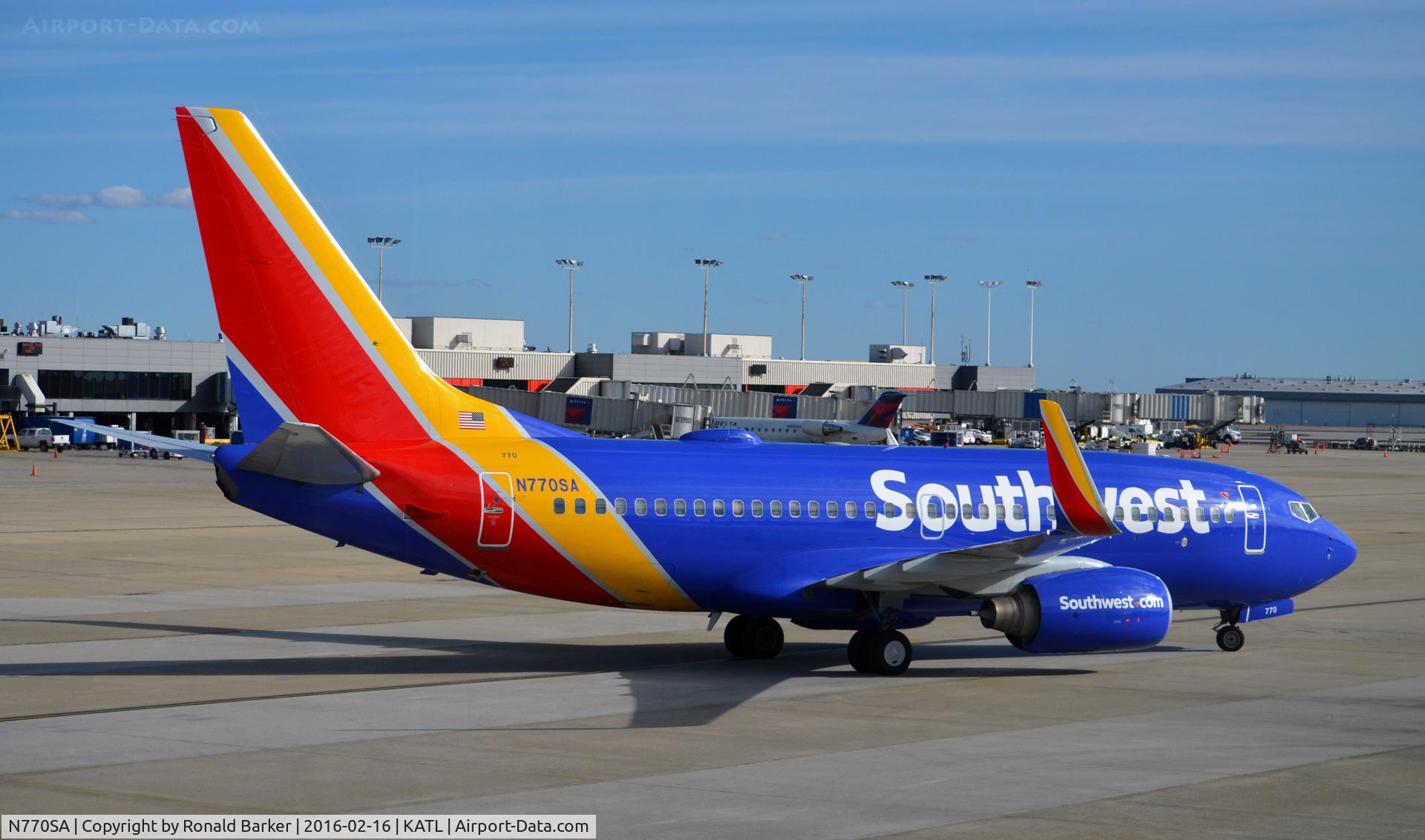N770SA, 2000 Boeing 737-7H4 C/N 30589, Taxi to park ATL
