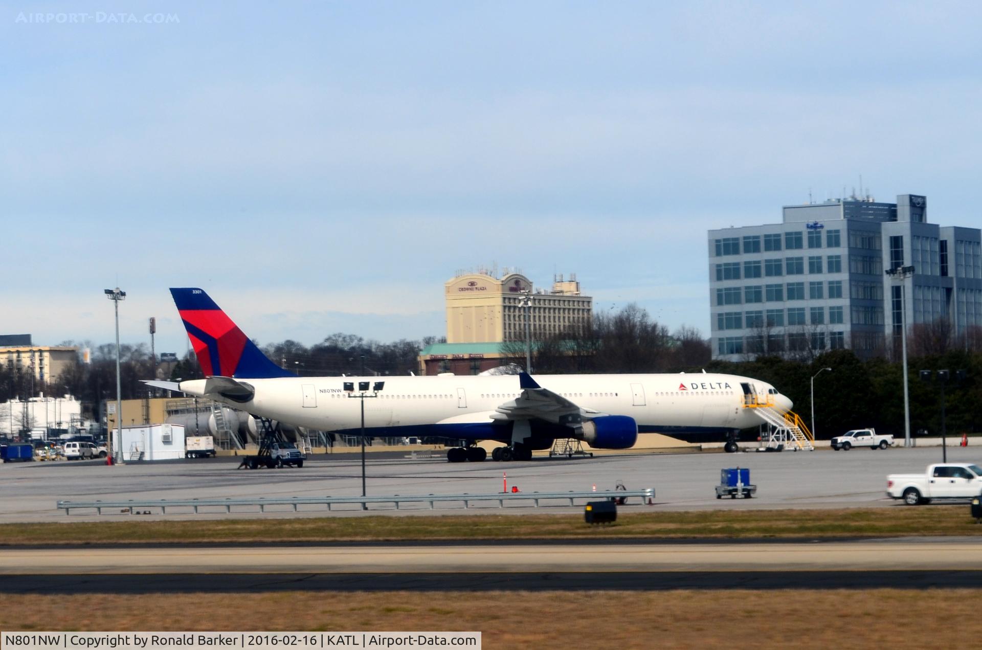 N801NW, 2003 Airbus A330-323 C/N 0524, On the ramp Atlanta