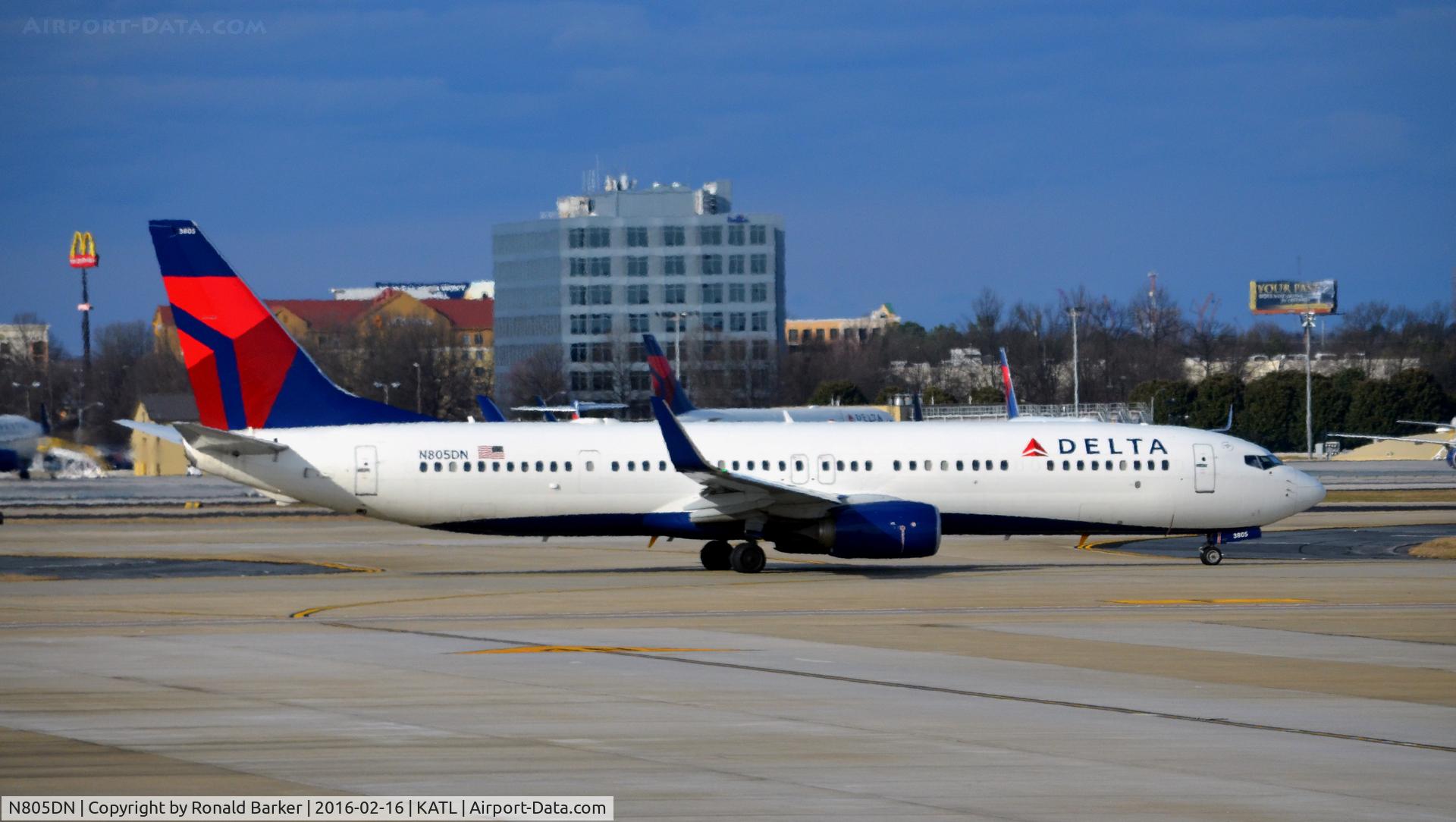N805DN, 2013 Boeing 737-932/ER C/N 31913, Taxi ATL