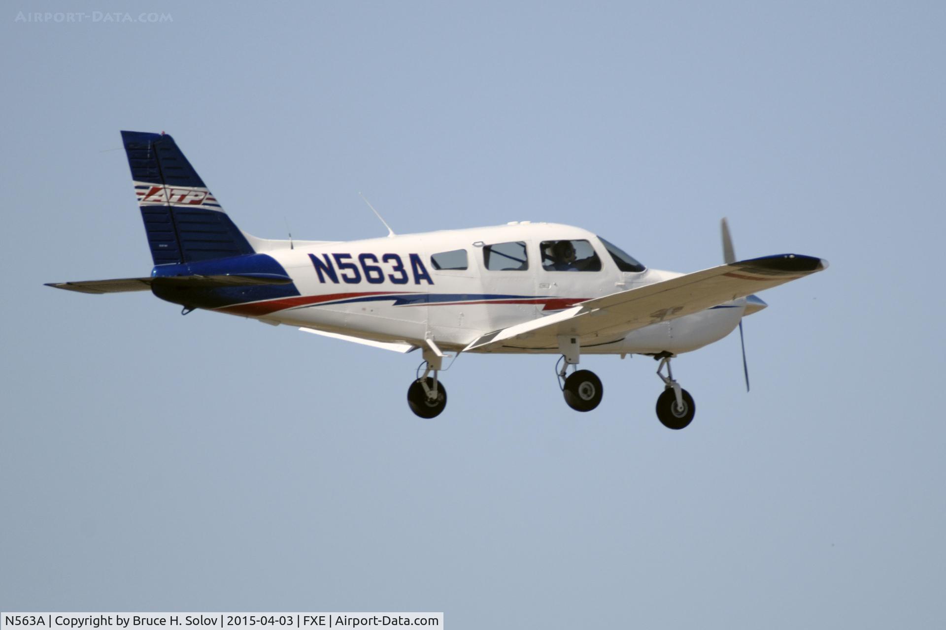 N563A, 2014 Piper PA-28 181 Archer III C/N 2843764, on approach