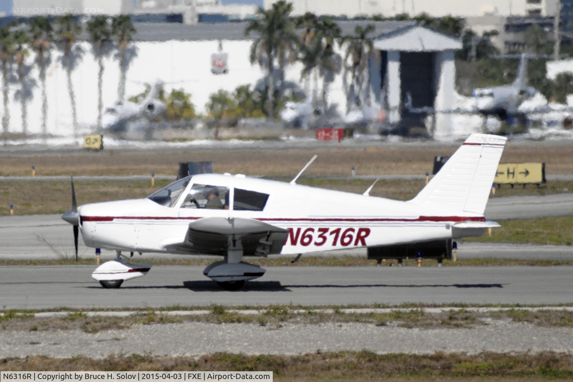 N6316R, 1966 Piper PA-28-140 Cherokee C/N 28-21482, awaiting departure