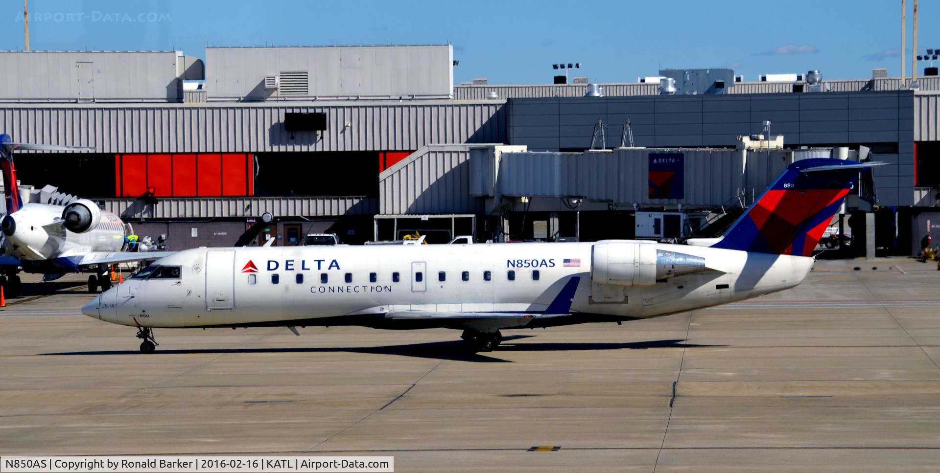 N850AS, 1999 Bombardier CRJ-200ER (CL-600-2B19) C/N 7355, Taxi ATL