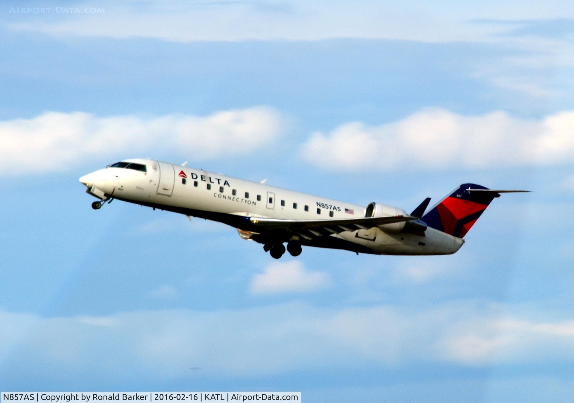 N857AS, 2000 Bombardier CRJ-200ER (CL-600-2B19) C/N 7411, Takeoff ATL