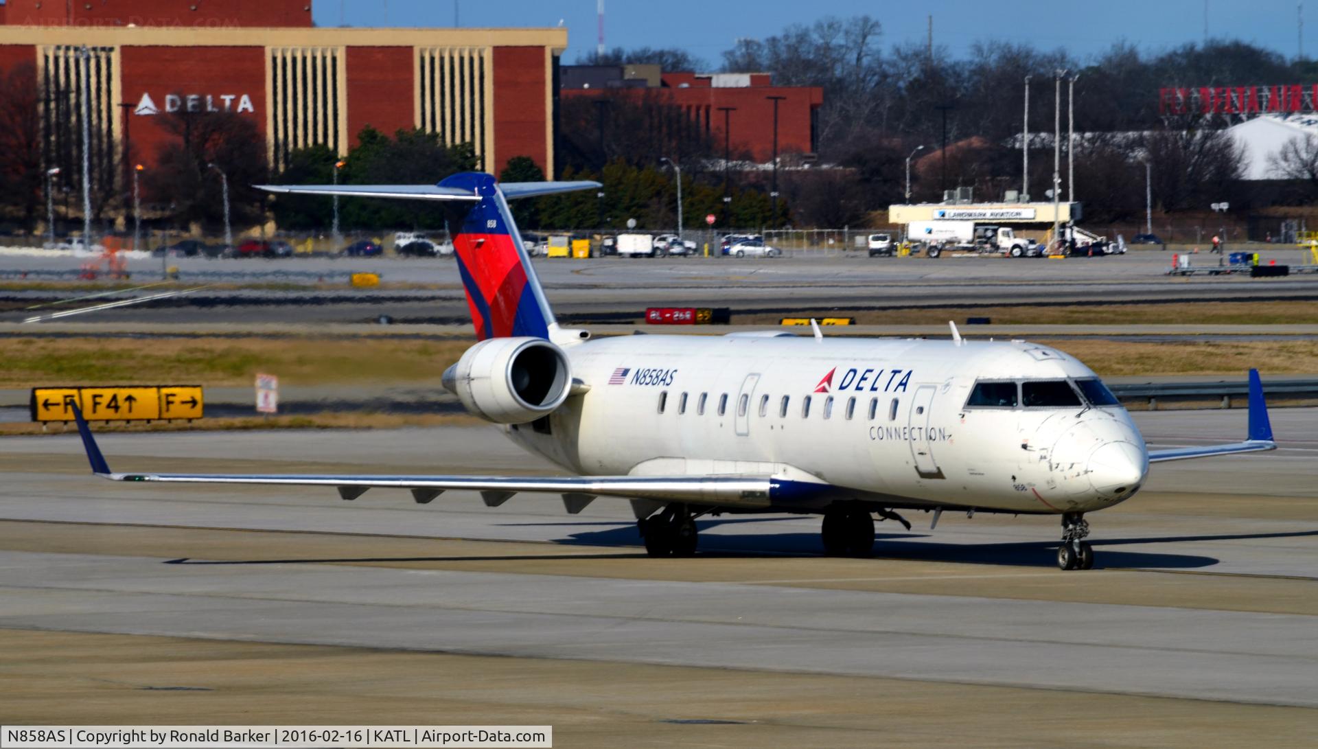 N858AS, 2000 Bombardier CRJ-200ER (CL-600-2B19) C/N 7417, Taxi ATL