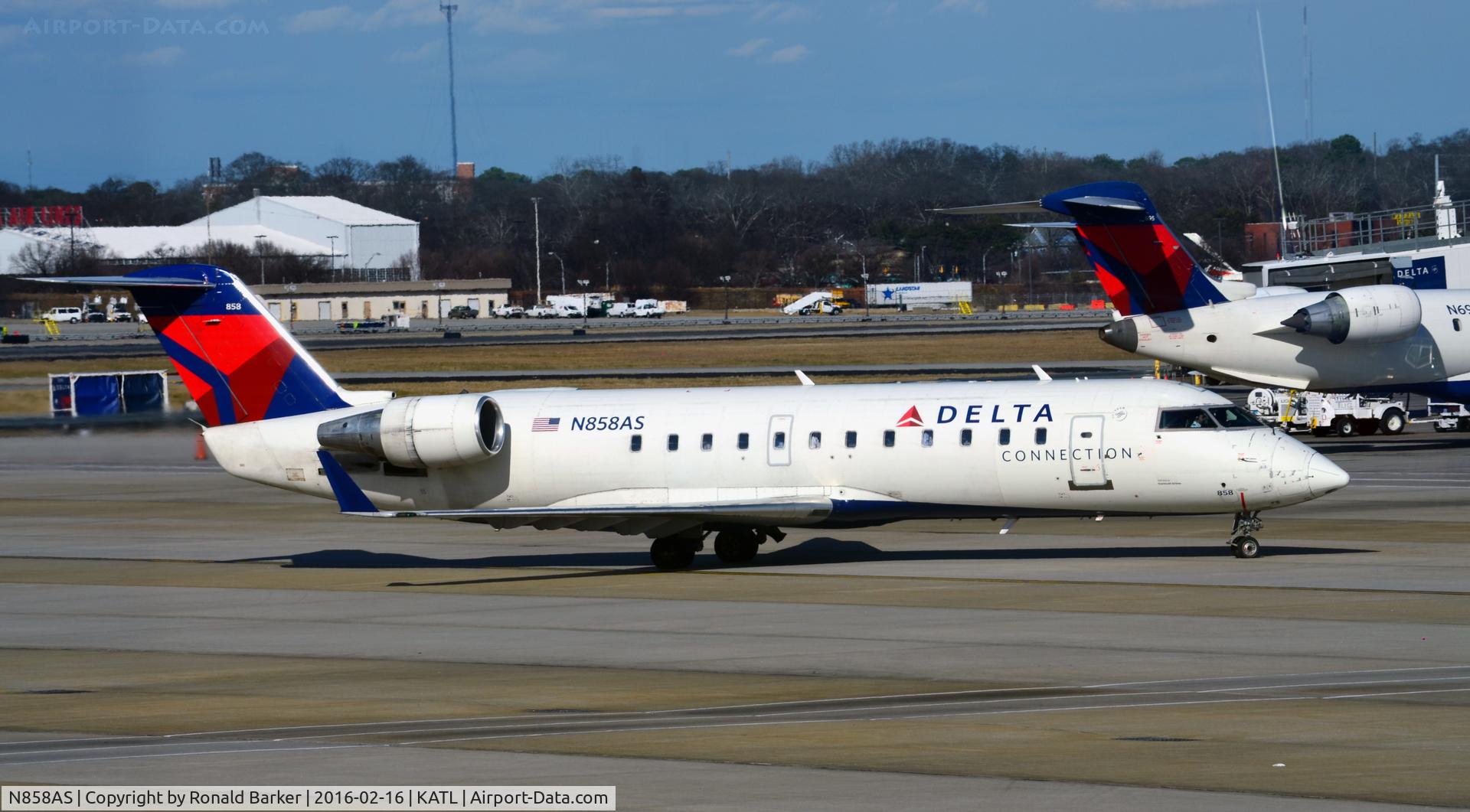 N858AS, 2000 Bombardier CRJ-200ER (CL-600-2B19) C/N 7417, Taxi ATL