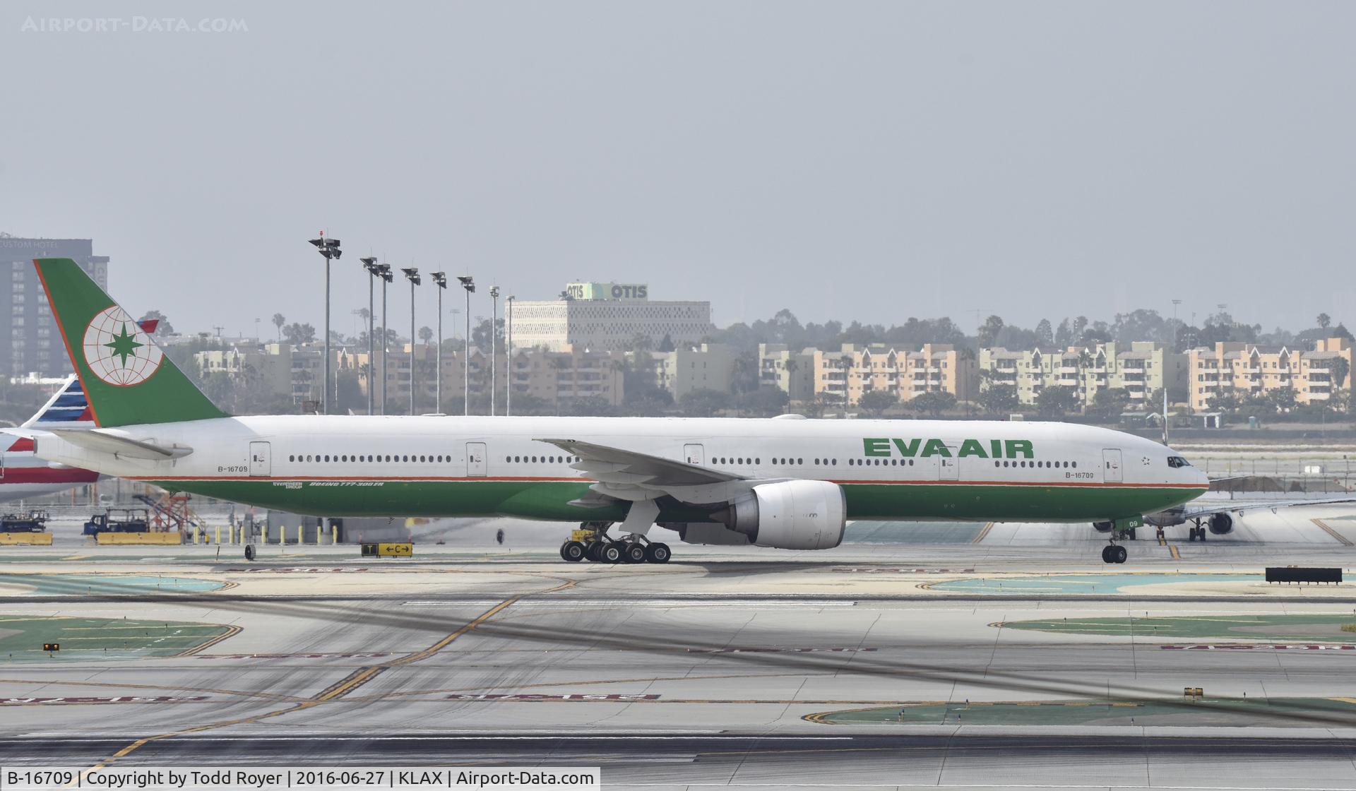B-16709, 2007 Boeing 777-35E/ER C/N 33753, Taxiing to gate at LAX