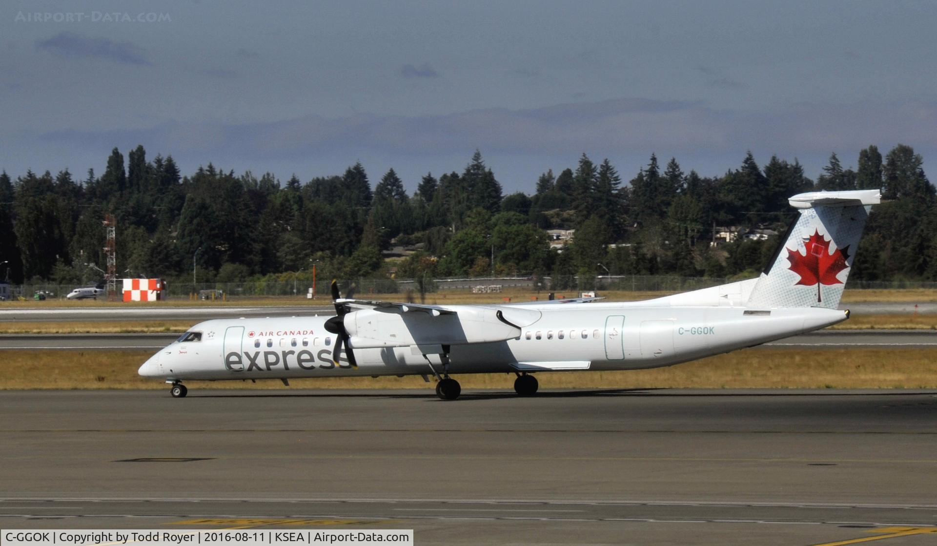 C-GGOK, 2011 De Havilland Canada DHC-8-402Q Dash 8 C/N 4372, Taxing at SeaTac