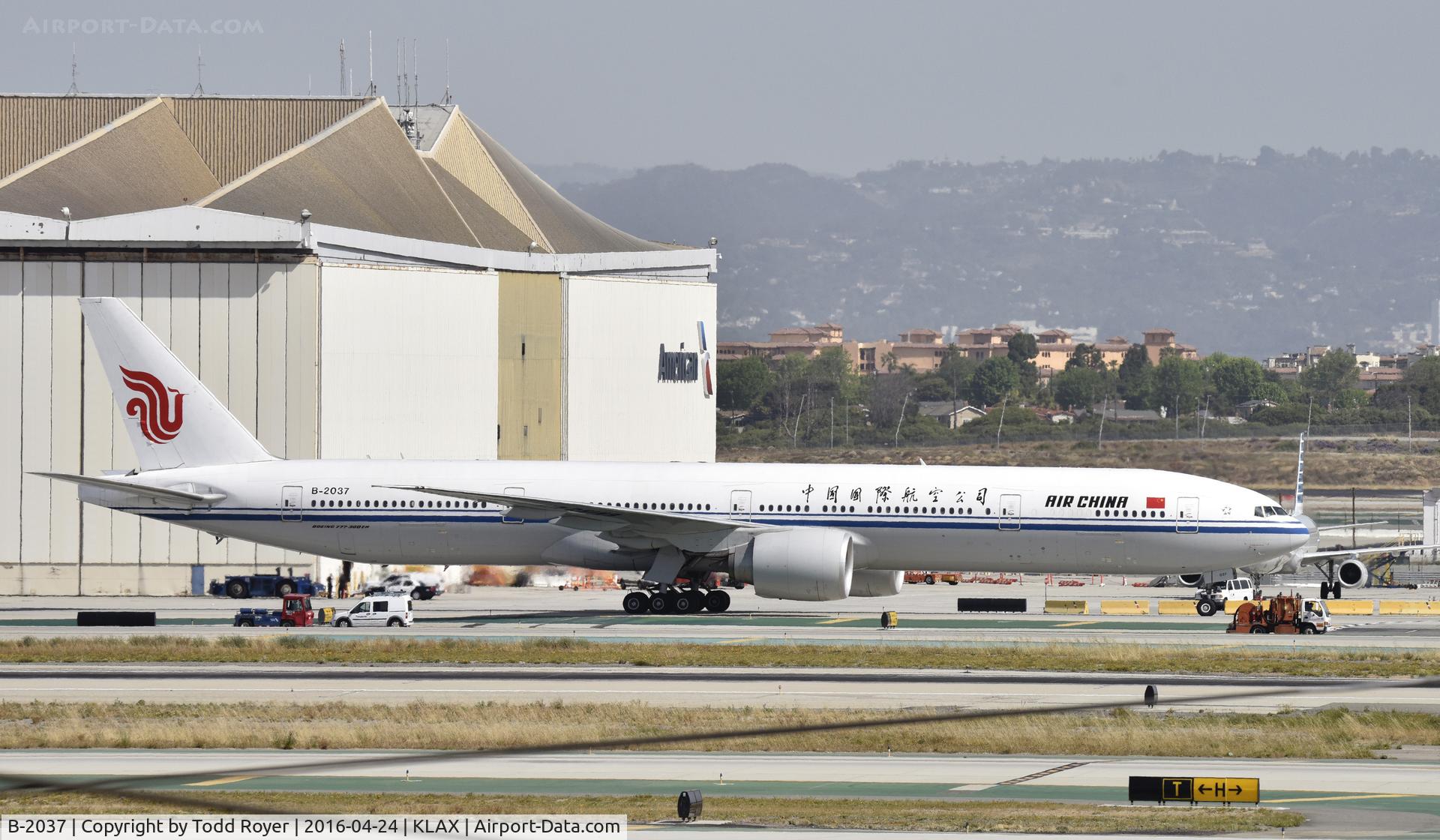 B-2037, 2013 Boeing 777-39L/ER C/N 38677, Taxiing at LAX