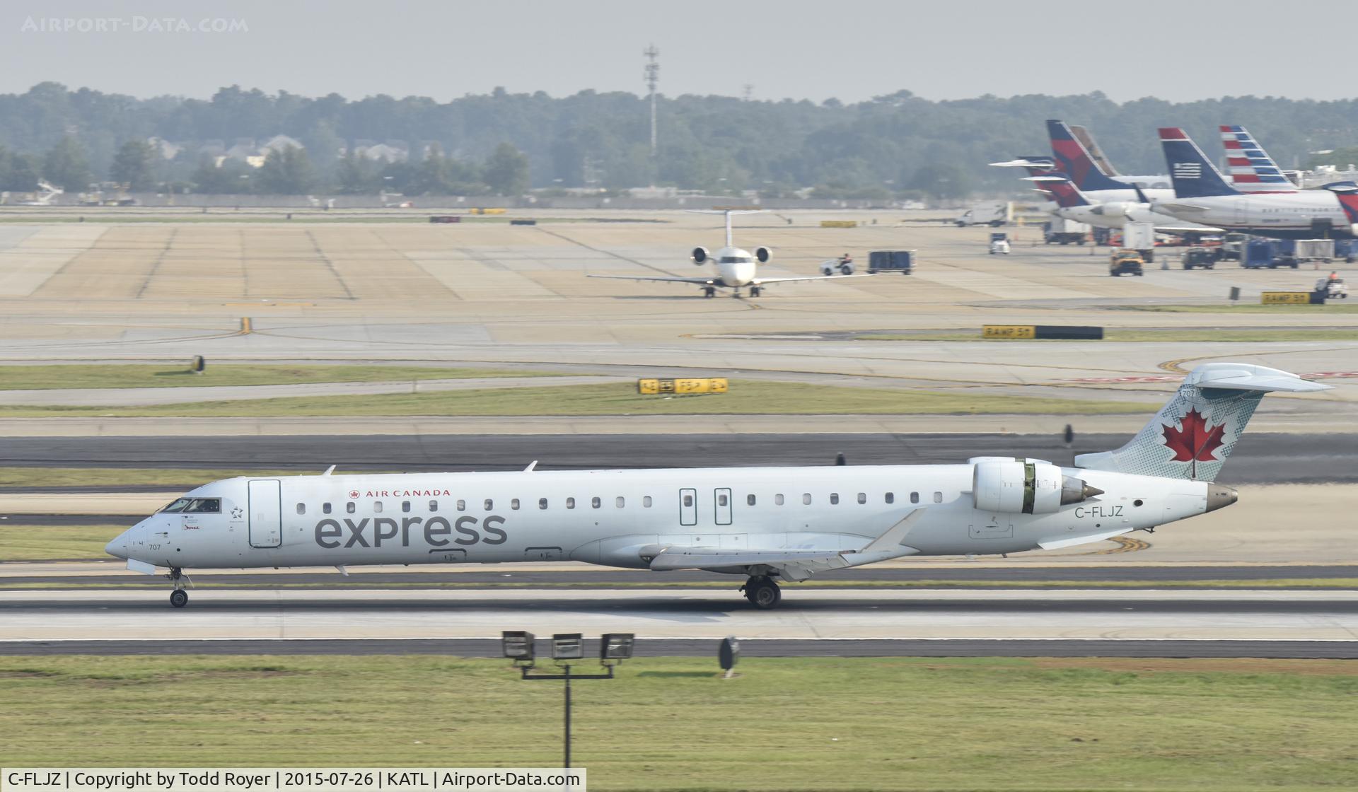 C-FLJZ, 2005 Canadair CRJ-900 (CL-600-2D24) C/N 15045, Arriving at Atlanta