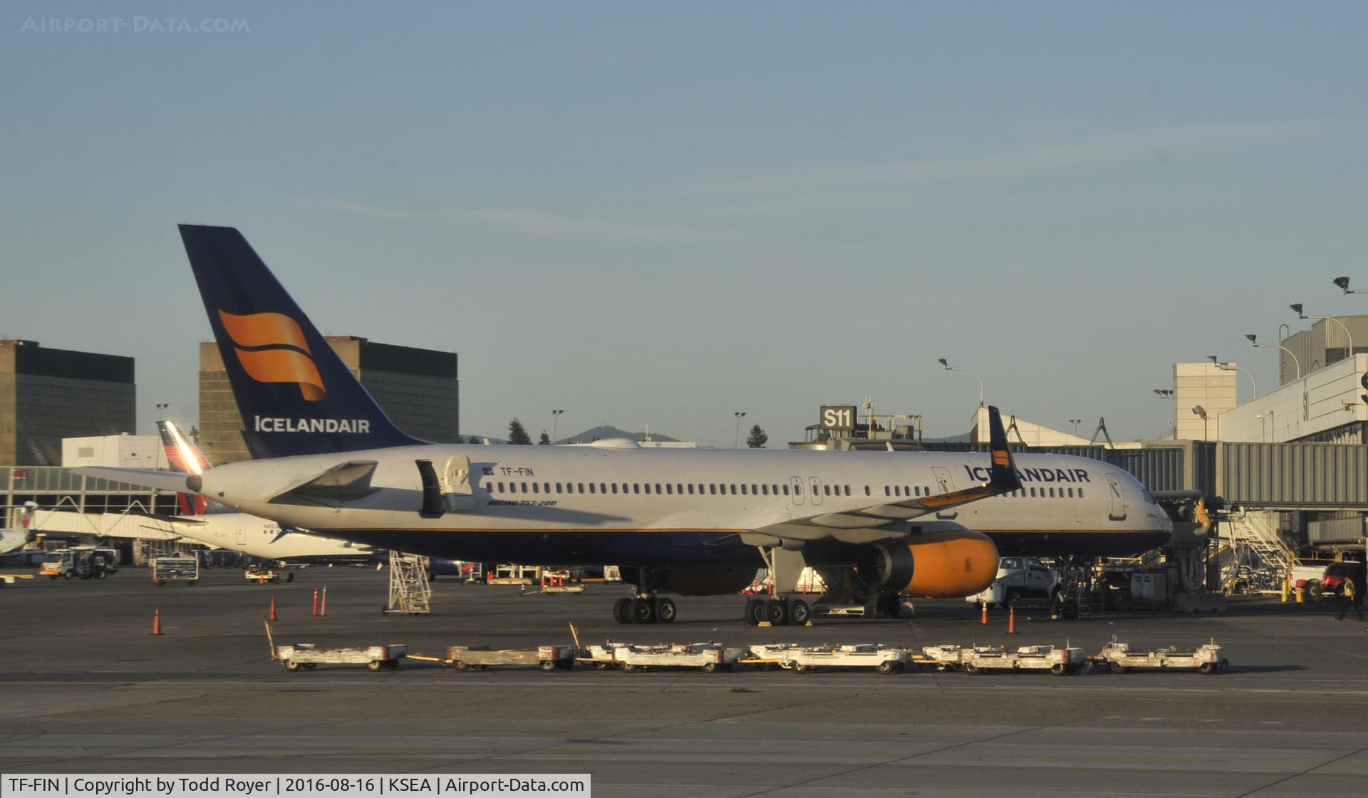 TF-FIN, 1997 Boeing 757-208 C/N 28989, Loading in Seattle