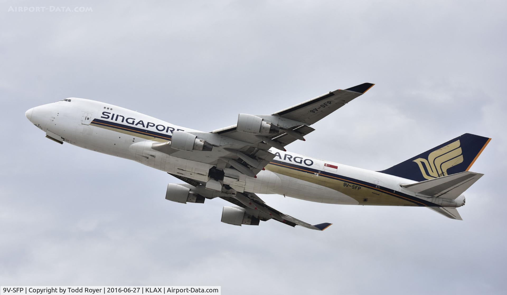 9V-SFP, 2005 Boeing 747-412F/SCD C/N 32902, Departing LAX
