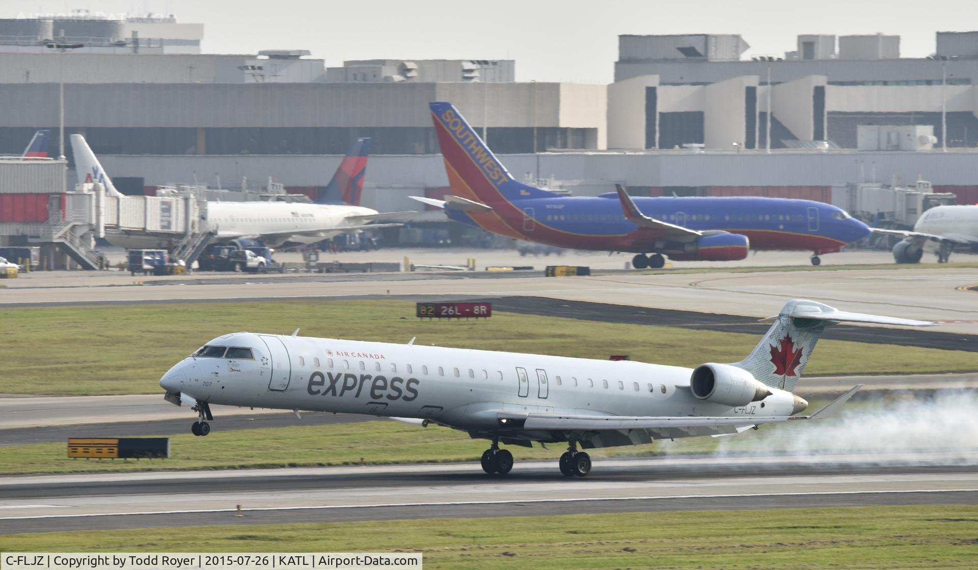 C-FLJZ, 2005 Canadair CRJ-900 (CL-600-2D24) C/N 15045, Arriving at Atlanta