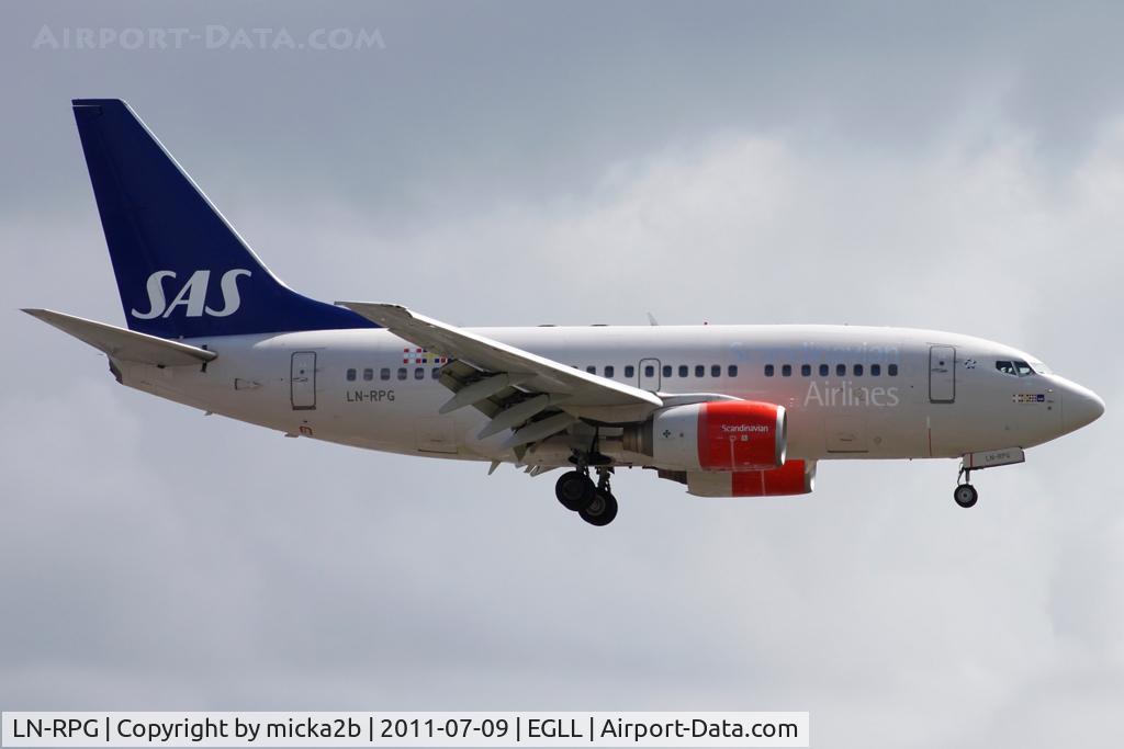 LN-RPG, 1999 Boeing 737-683 C/N 28310, Landing. Scrapped in december 2019.