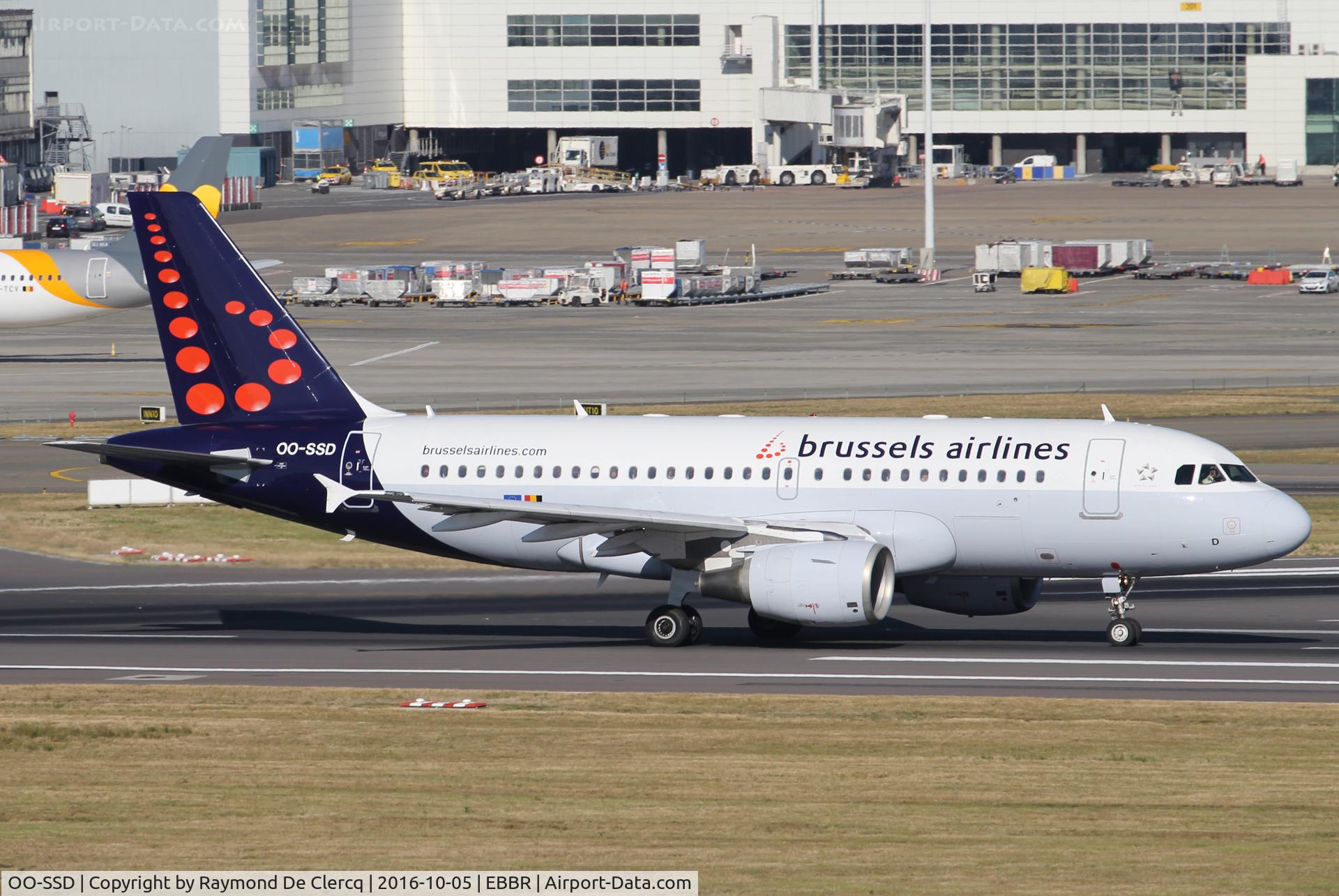 OO-SSD, 1999 Airbus A319-112 C/N 1102, Take off rwy 07R.