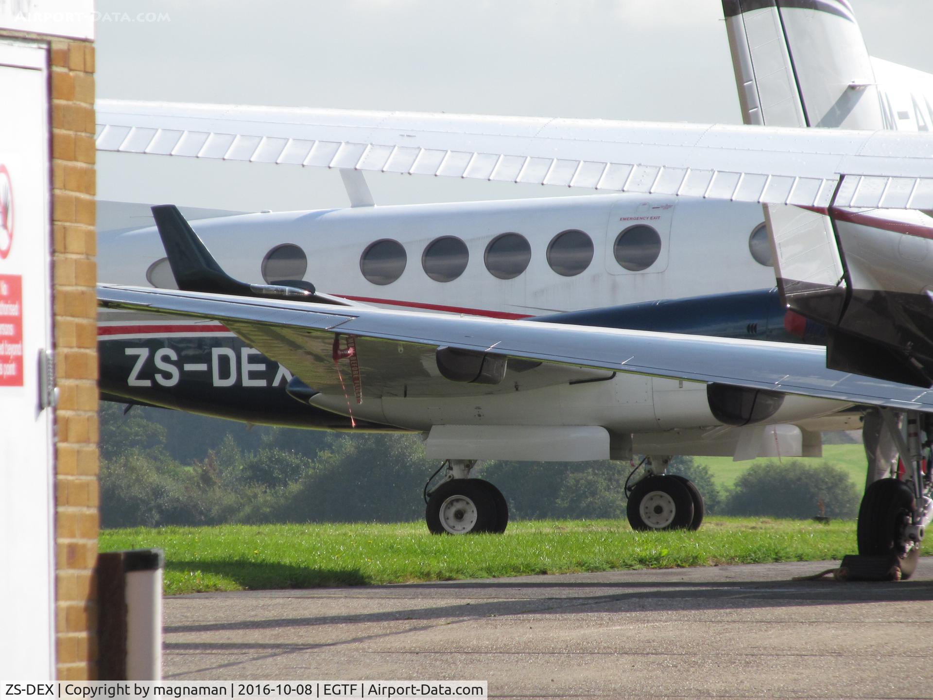 ZS-DEX, 1986 Beech B200 Super King Air King Air C/N BB-1244, spotted between café and hangar