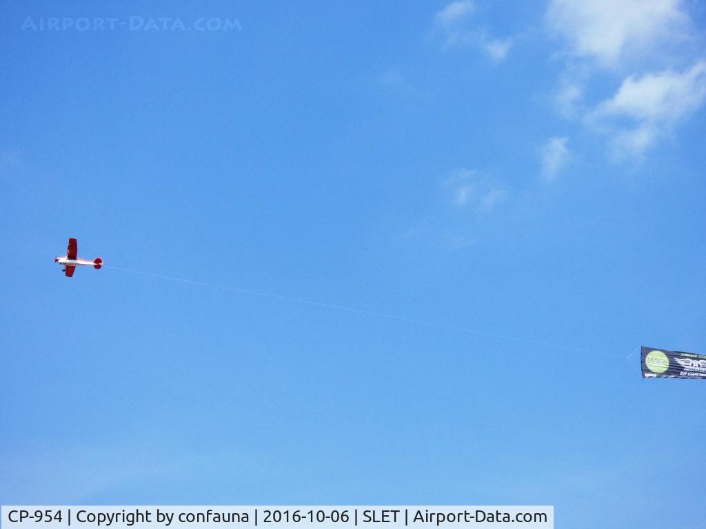 CP-954, Cessna 170B C/N 27071, Pulling an advertising sign