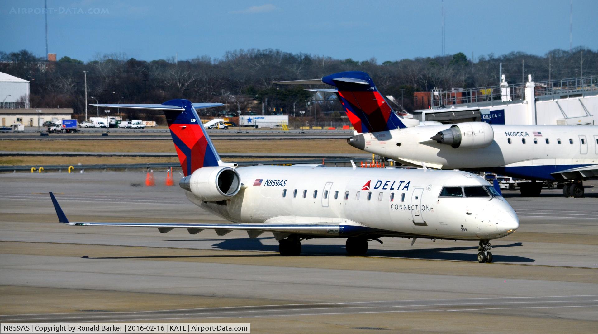 N859AS, 2000 Bombardier CRJ-200ER (CL-600-2B19) C/N 7421, Taxi ATL