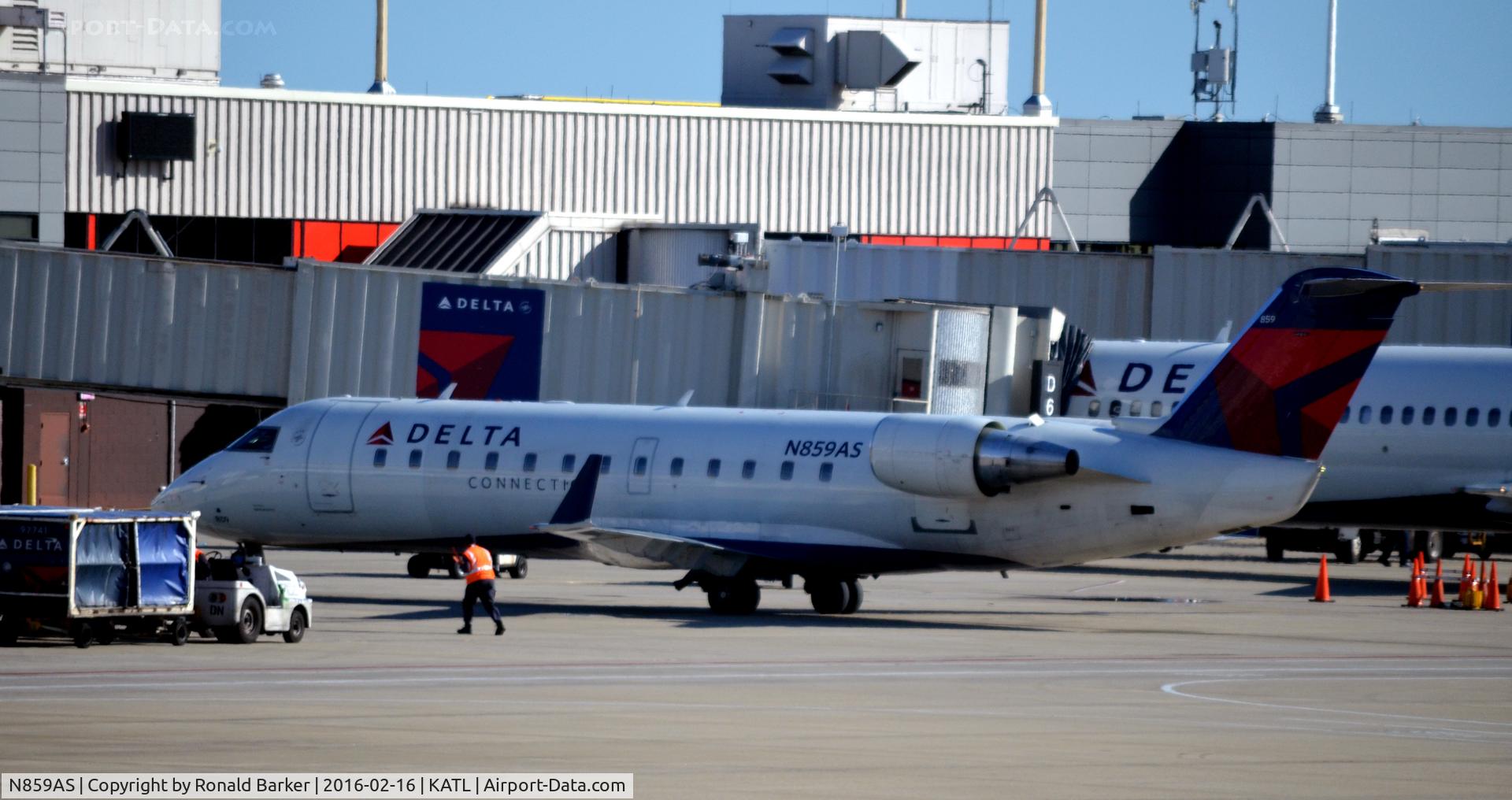 N859AS, 2000 Bombardier CRJ-200ER (CL-600-2B19) C/N 7421, Taxi ATL