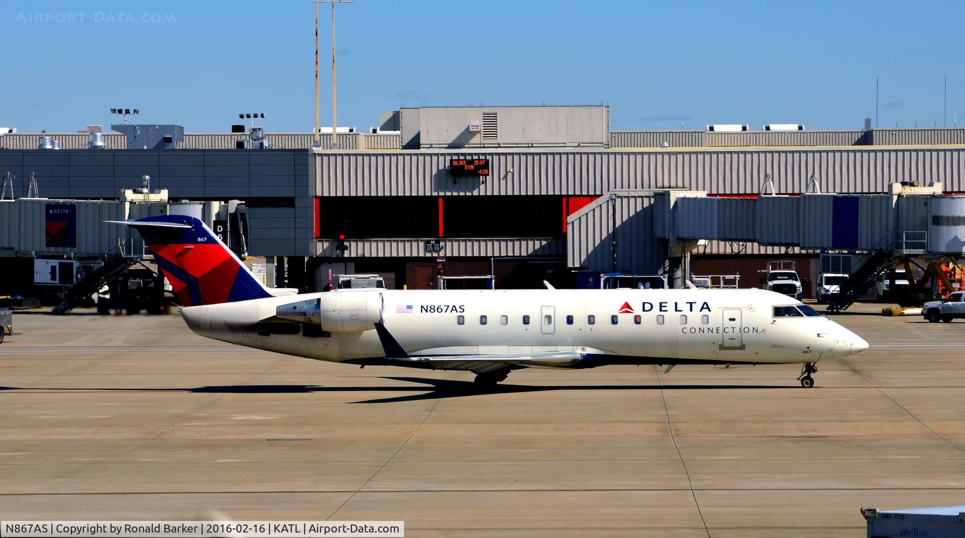 N867AS, 2000 Bombardier CRJ-200ER (CL-600-2B19) C/N 7463, Taxi for takeoff ATL