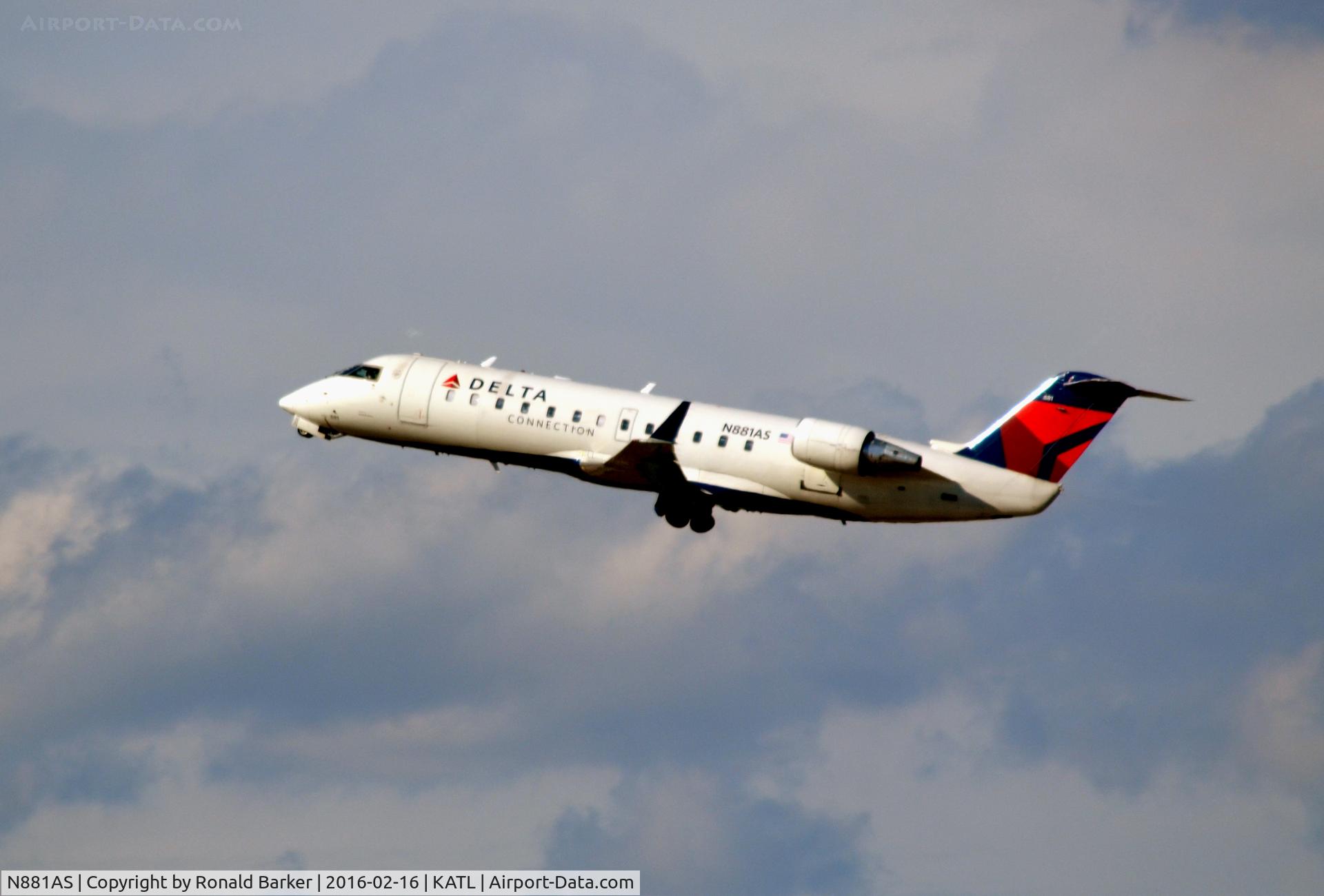 N881AS, 2001 Bombardier CRJ-200ER (CL-600-2B19) C/N 7496, Takeoff ATL