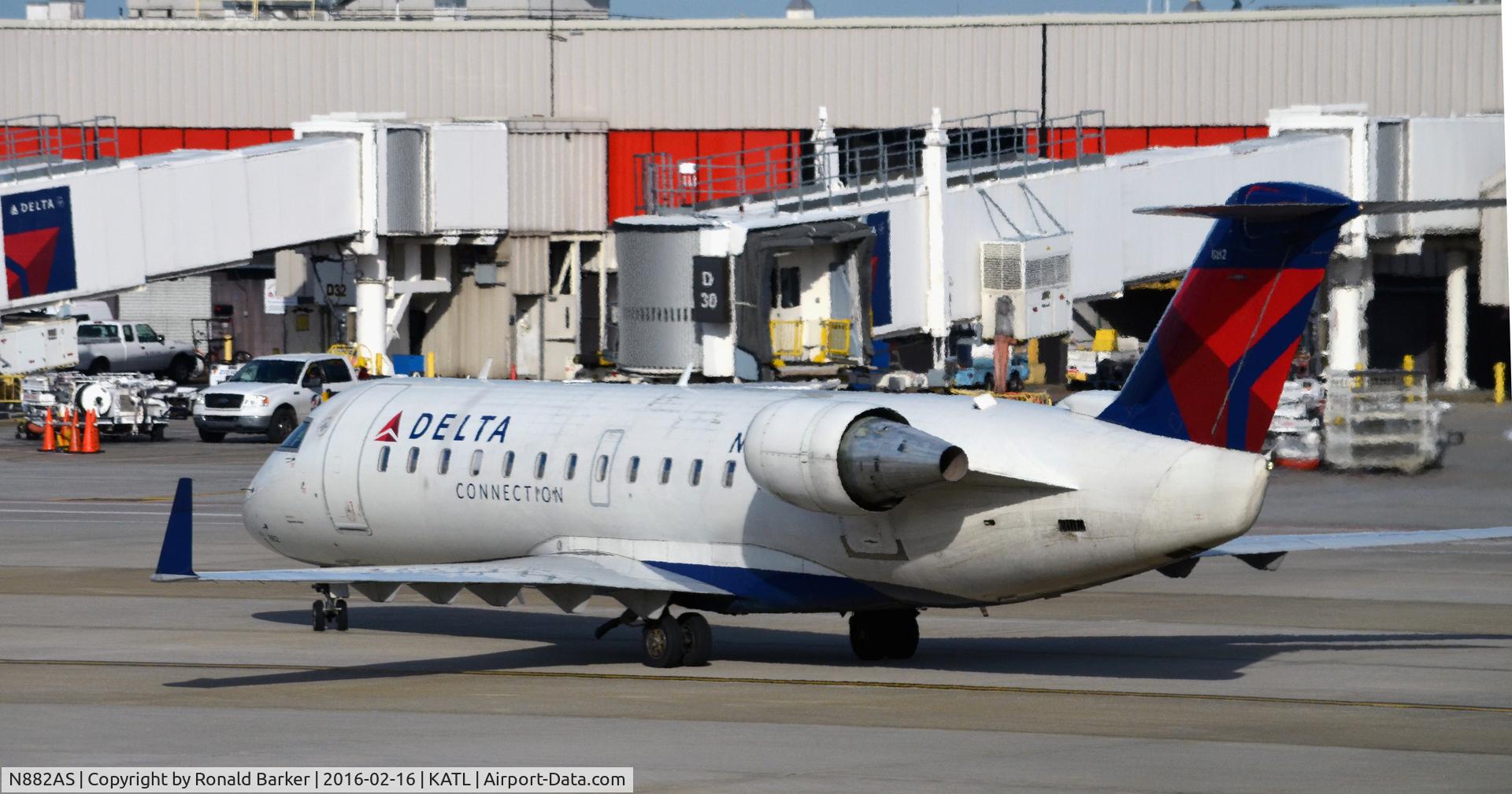 N882AS, 2001 Bombardier CRJ-200ER (CL-600-2B19) C/N 7503, Taxi ATL