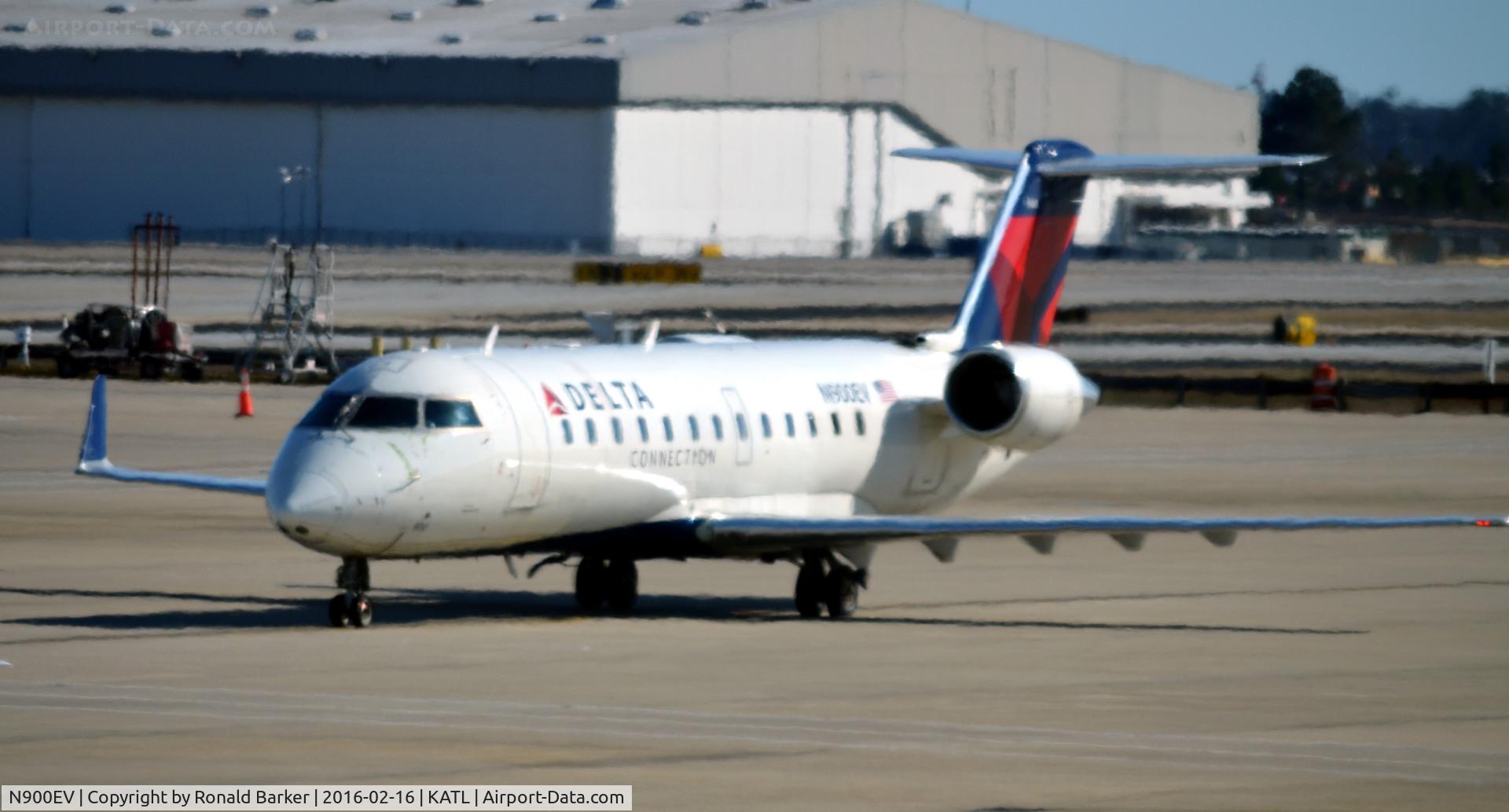 N900EV, 2002 Bombardier CRJ-200ER (CL-600-2B19) C/N 7608, Taxi ATL