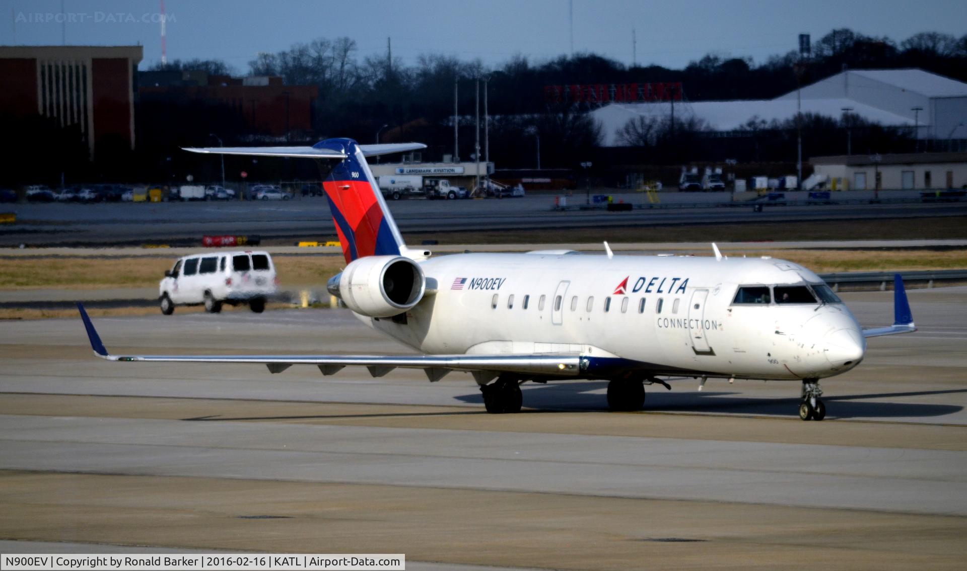 N900EV, 2002 Bombardier CRJ-200ER (CL-600-2B19) C/N 7608, Taxi ATL